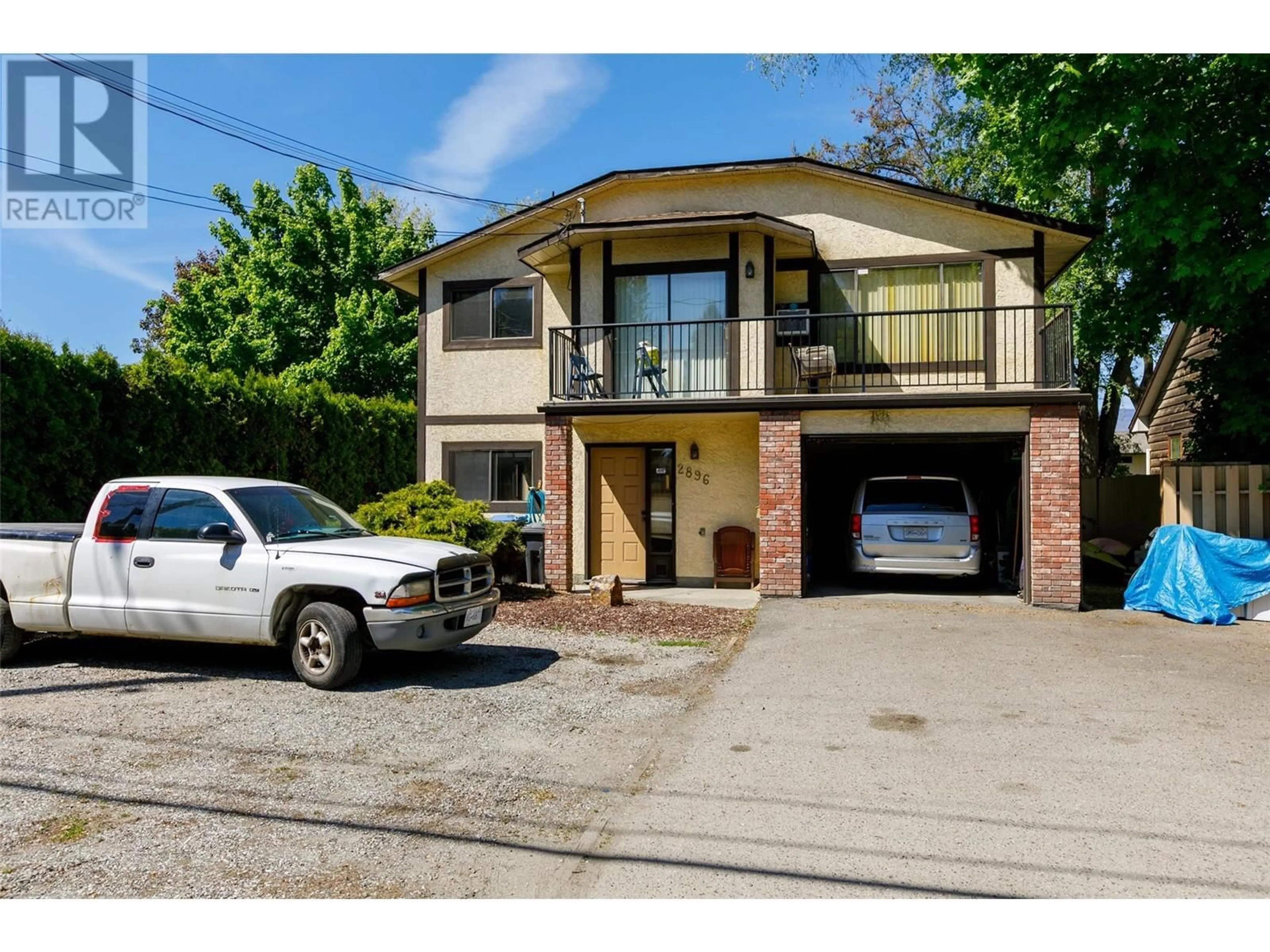 A pic from outside/outdoor area/front of a property/back of a property/a pic from drone, unknown for 2896 GORDON DRIVE, Kelowna British Columbia V1W3R3