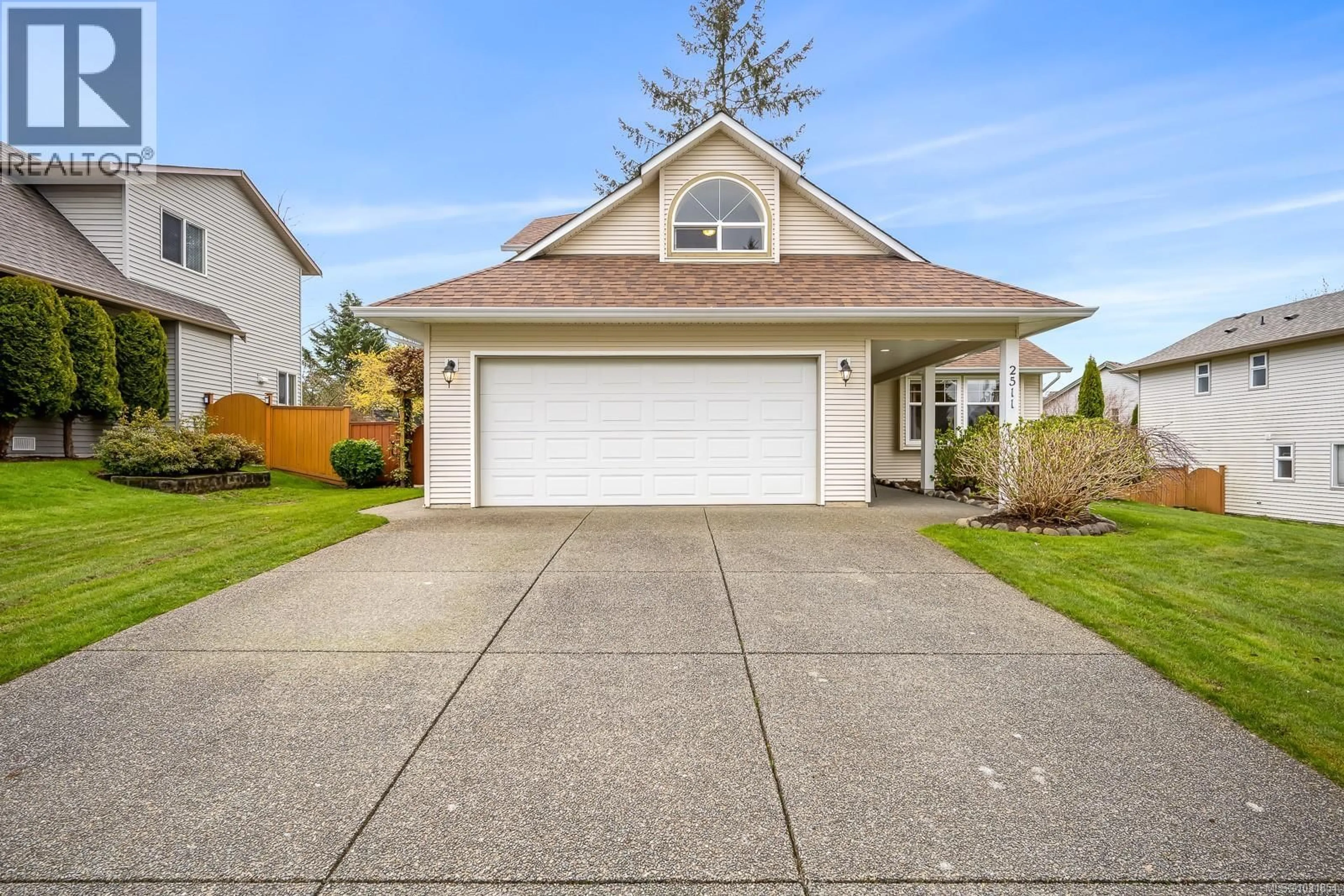 Home with vinyl exterior material, street for 2511 9TH STREET EAST, Courtenay British Columbia V9N9H7