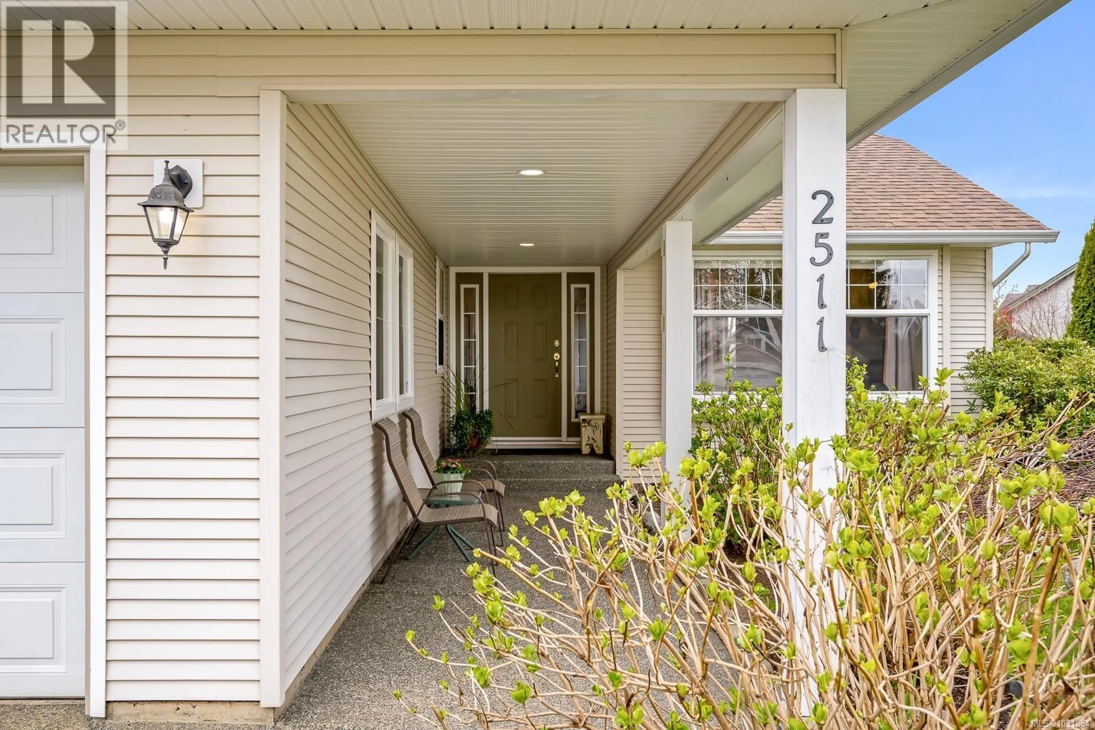 Indoor entryway for 2511 9TH STREET EAST, Courtenay British Columbia V9N9H7