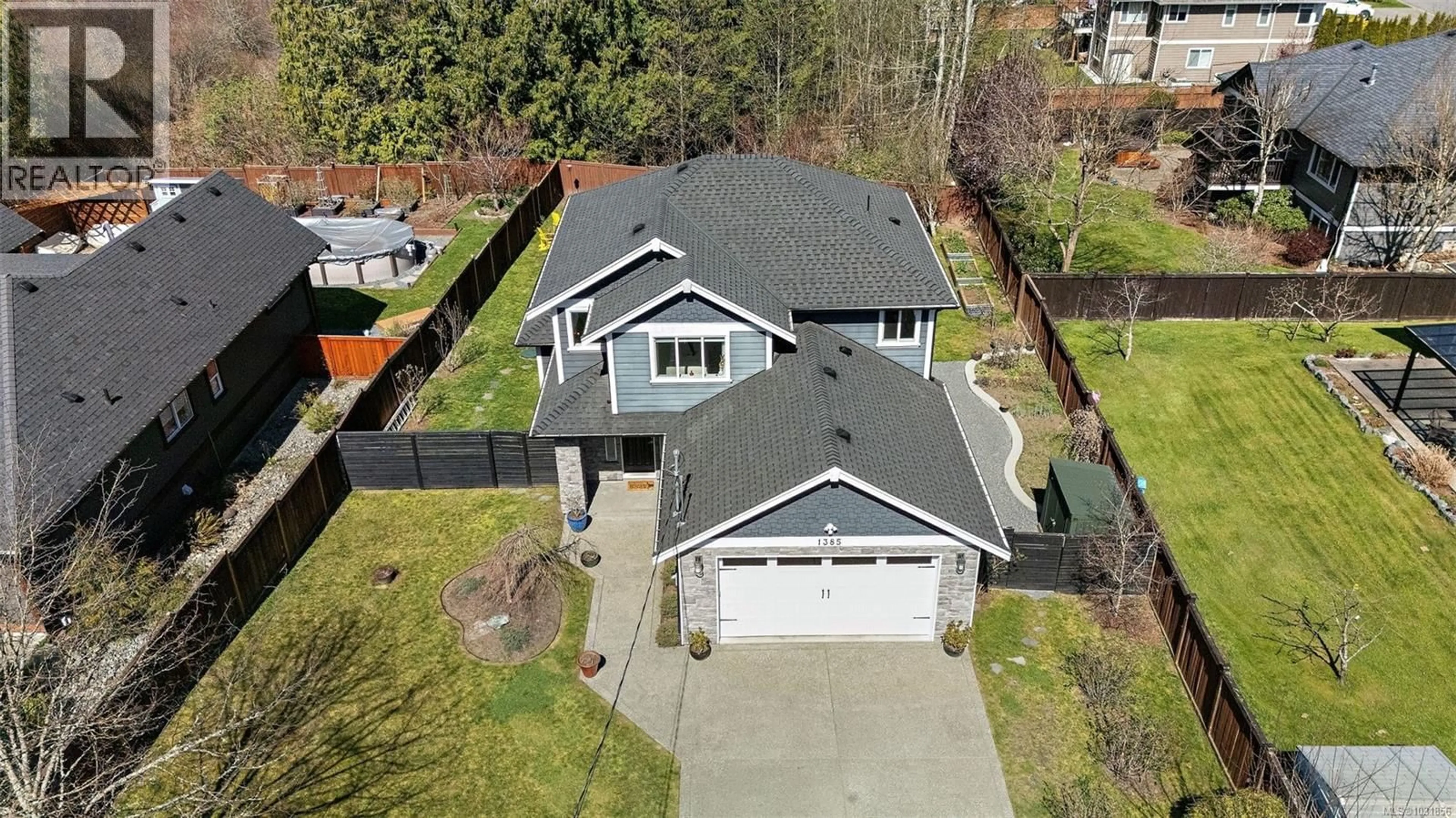 A pic from outside/outdoor area/front of a property/back of a property/a pic from drone, street for 1385 HUTCHINSON ROAD, Cobble Hill British Columbia V0R1L2
