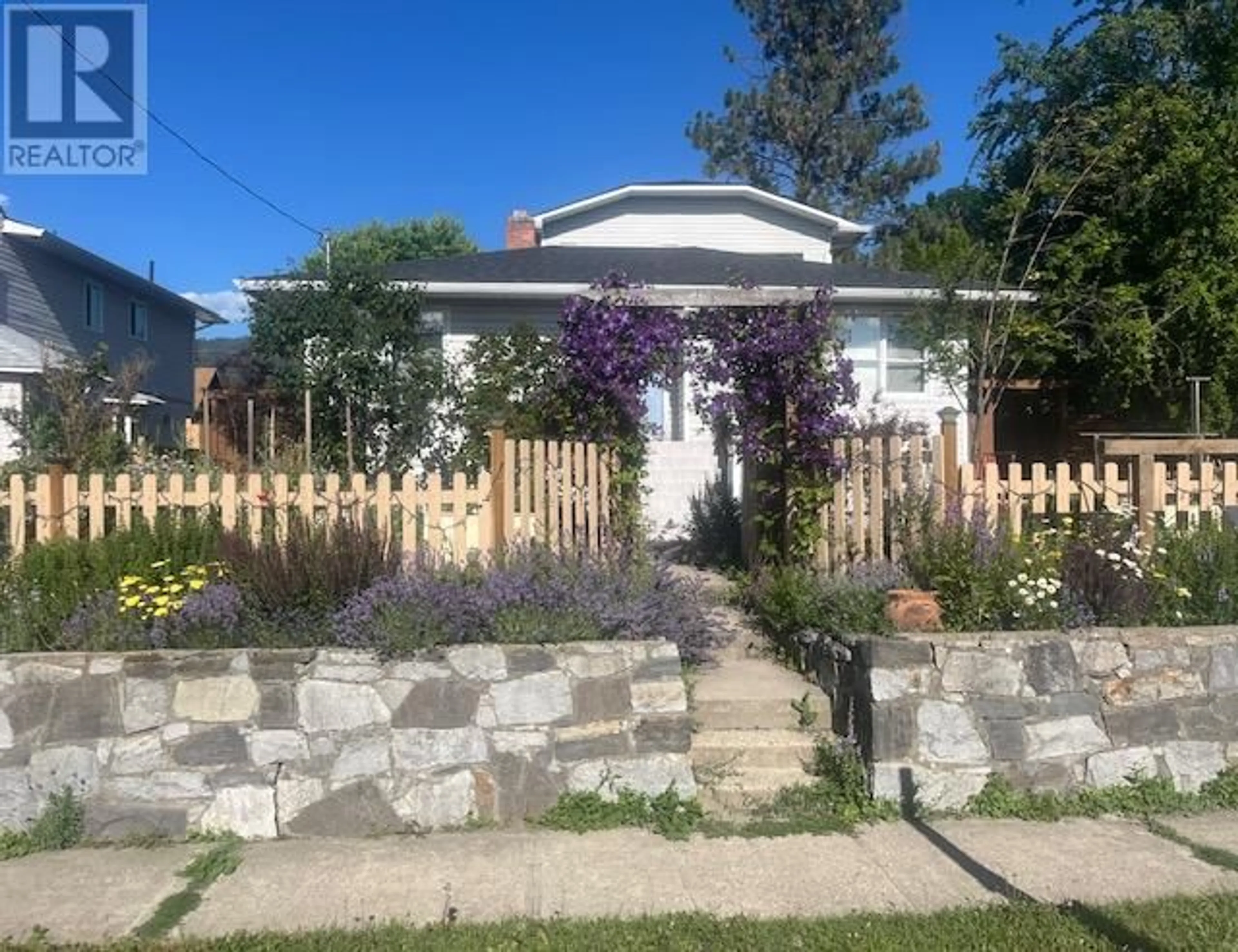 Frontside or backside of a home for 3307 17 Street, Vernon British Columbia V1T3Y8