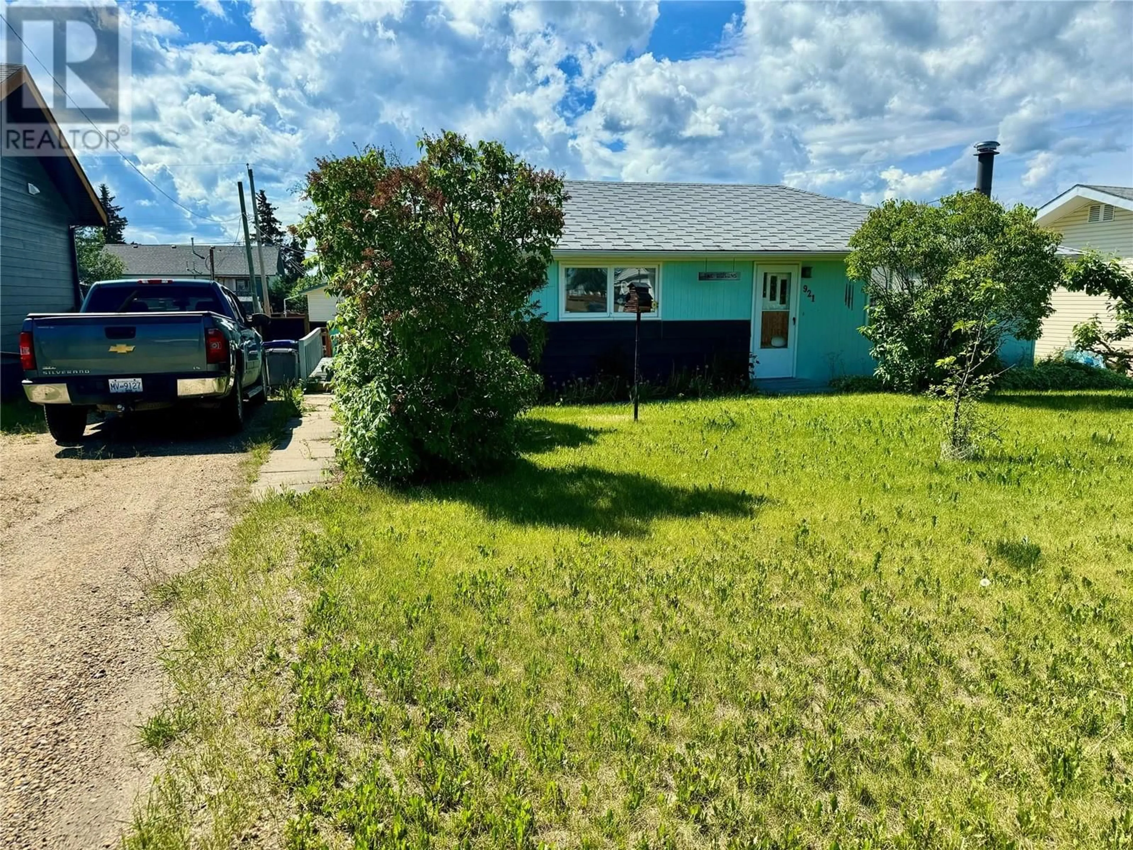 A pic from outside/outdoor area/front of a property/back of a property/a pic from drone, street for 921 91A Avenue, Dawson Creek British Columbia V1G1B4