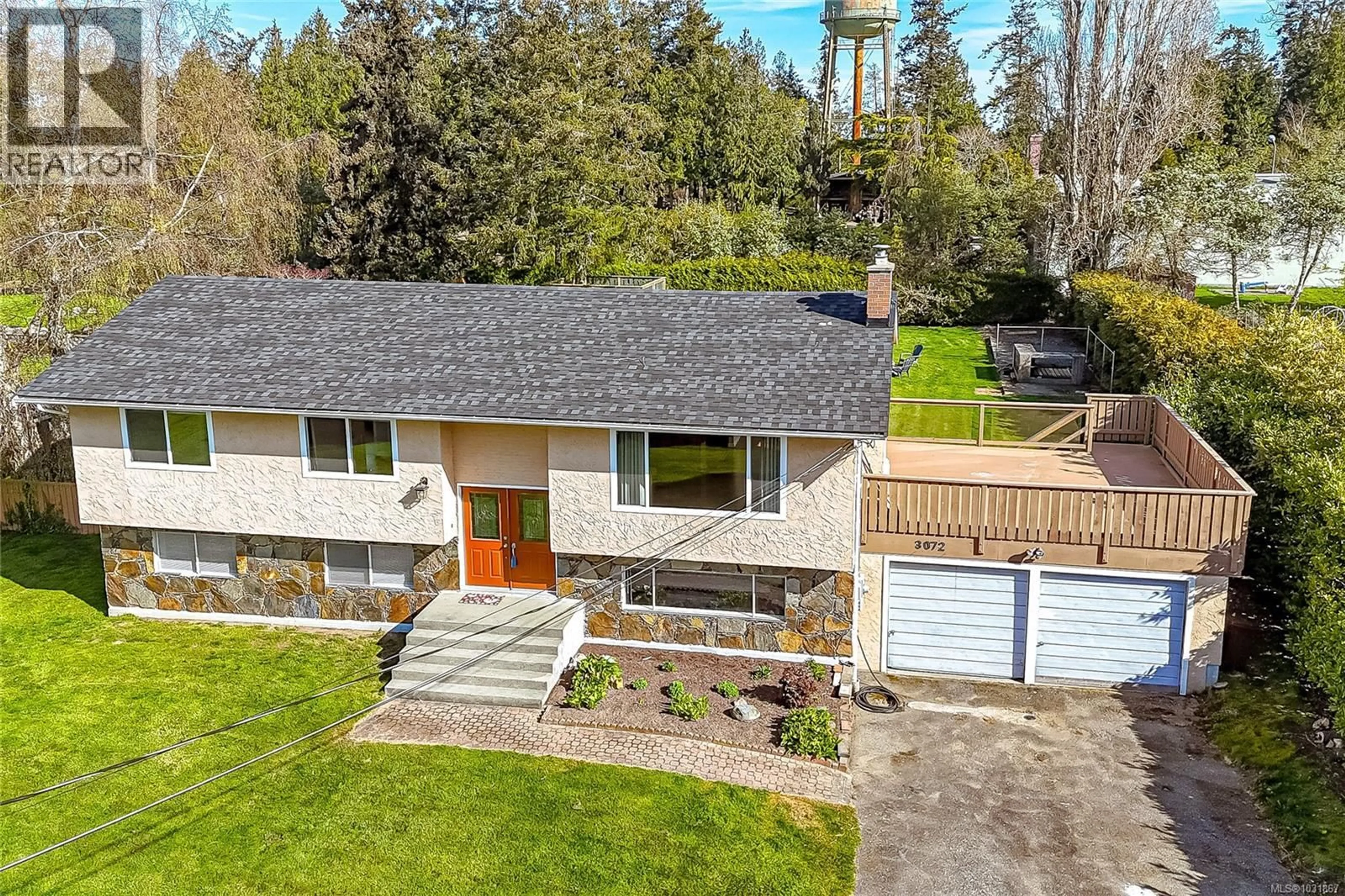 A pic from outside/outdoor area/front of a property/back of a property/a pic from drone, street for 3072 MALLARD AVENUE, Central Saanich British Columbia V8M1W6