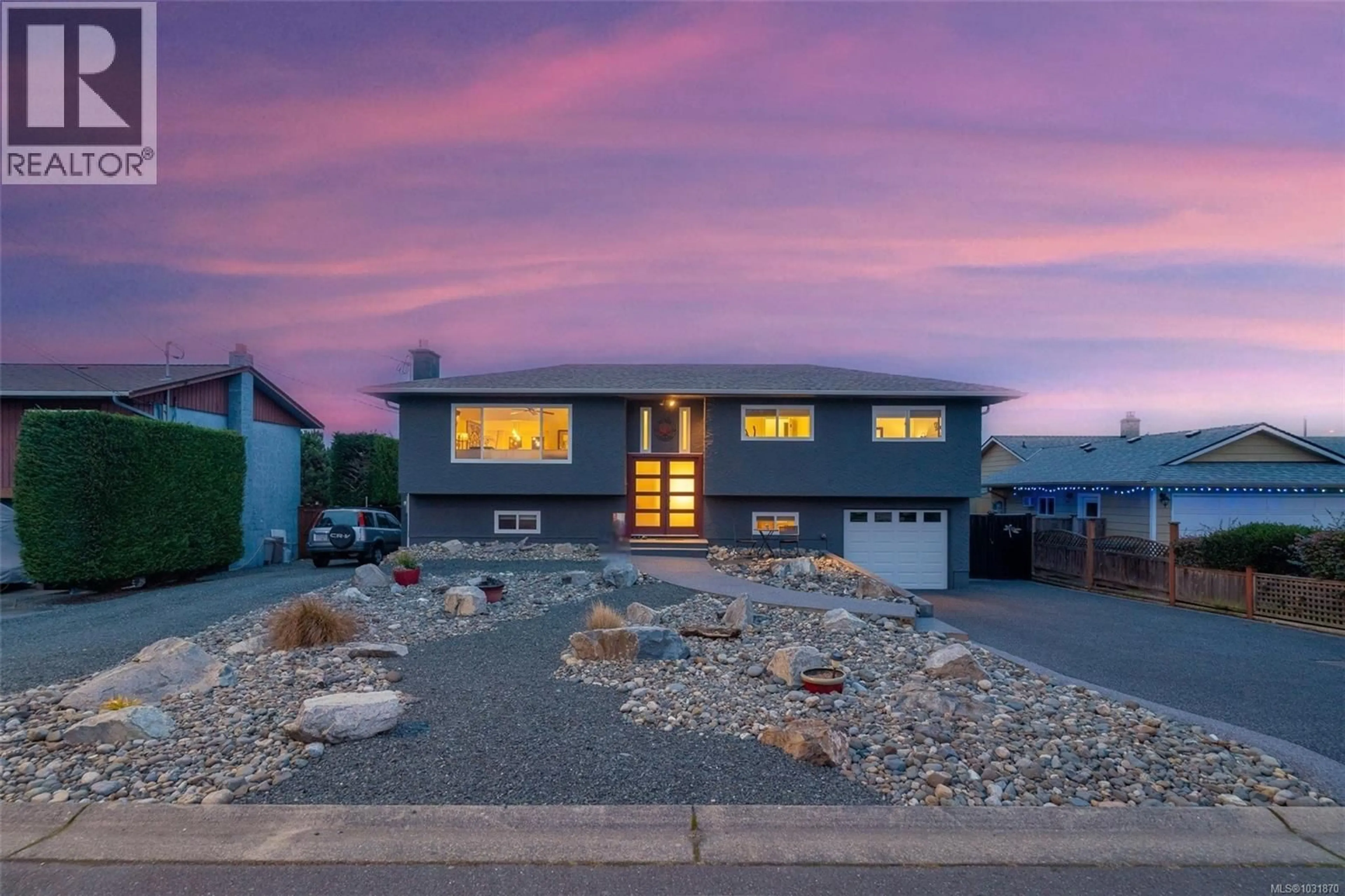 Home with vinyl exterior material, unknown for 214 CAMERON STREET, Parksville British Columbia V9P1G7