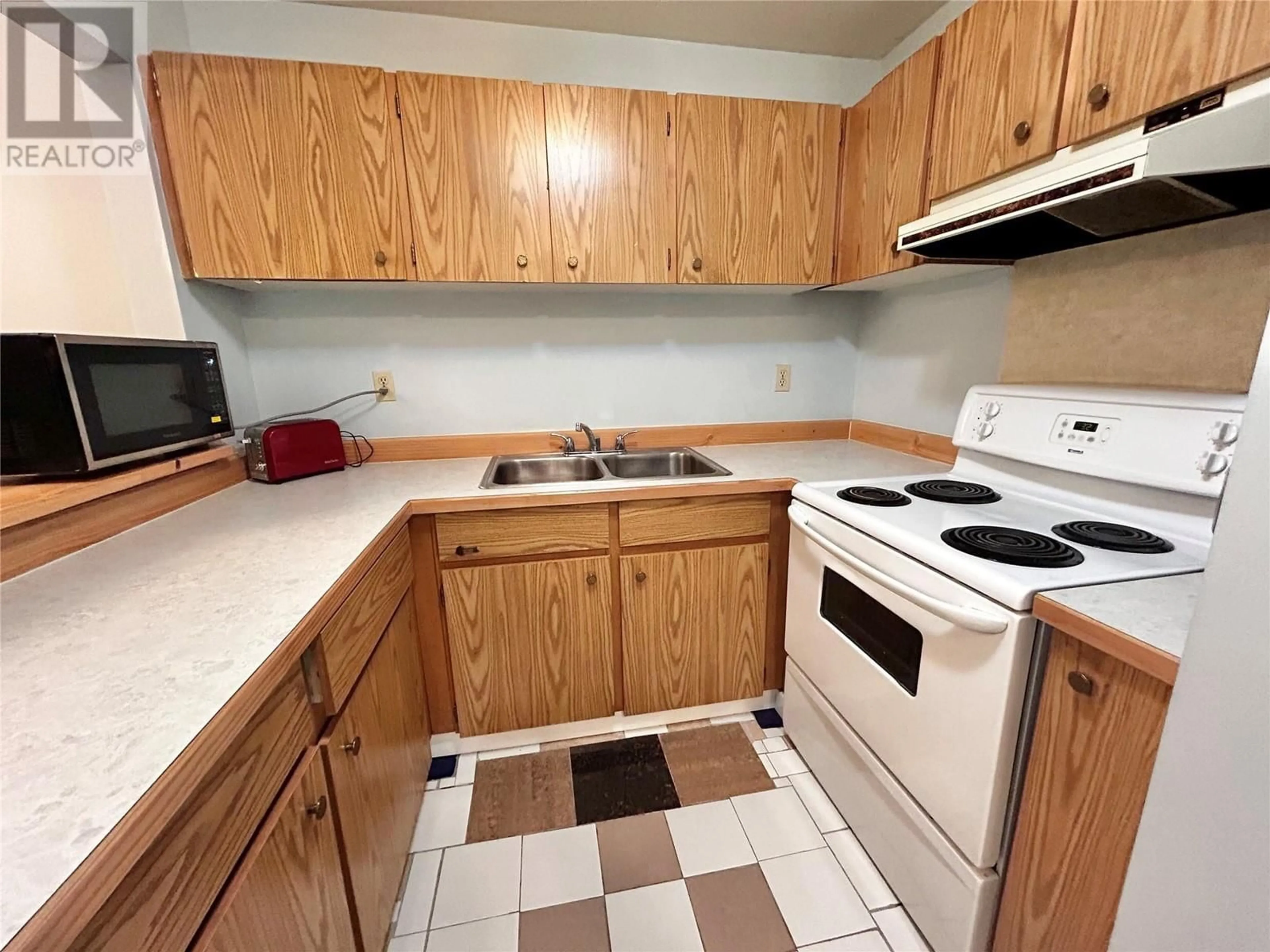 Standard kitchen for 185 CHAMBERLAIN Crescent Unit# 215, Tumbler Ridge British Columbia V0C2W0