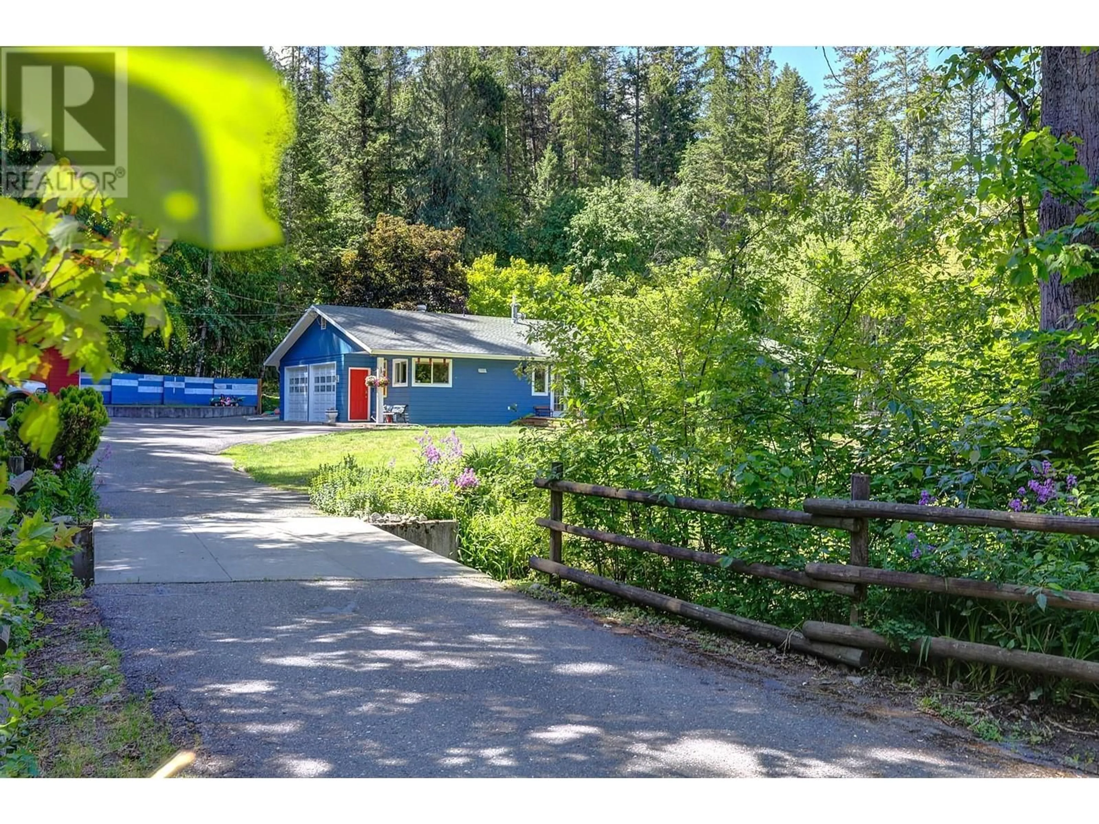 Cottage for 7588 Highway 6 Highway, Coldstream British Columbia V1B3H4