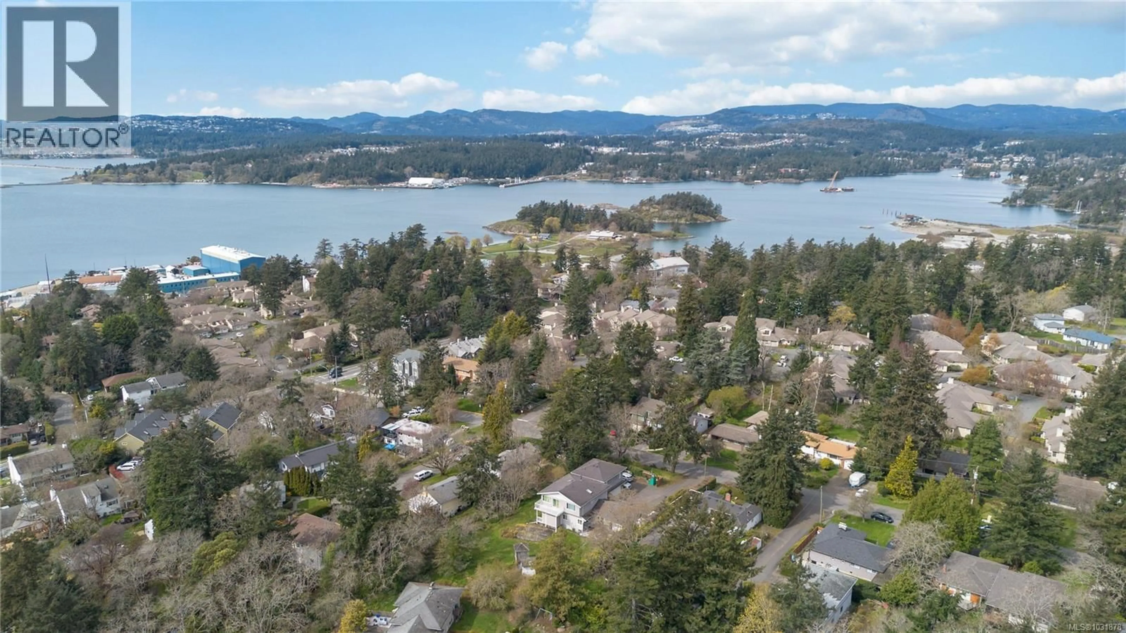 A pic from outside/outdoor area/front of a property/back of a property/a pic from drone, water/lake/river/ocean view for 863 PARKLANDS DRIVE, Esquimalt British Columbia V9A4L6