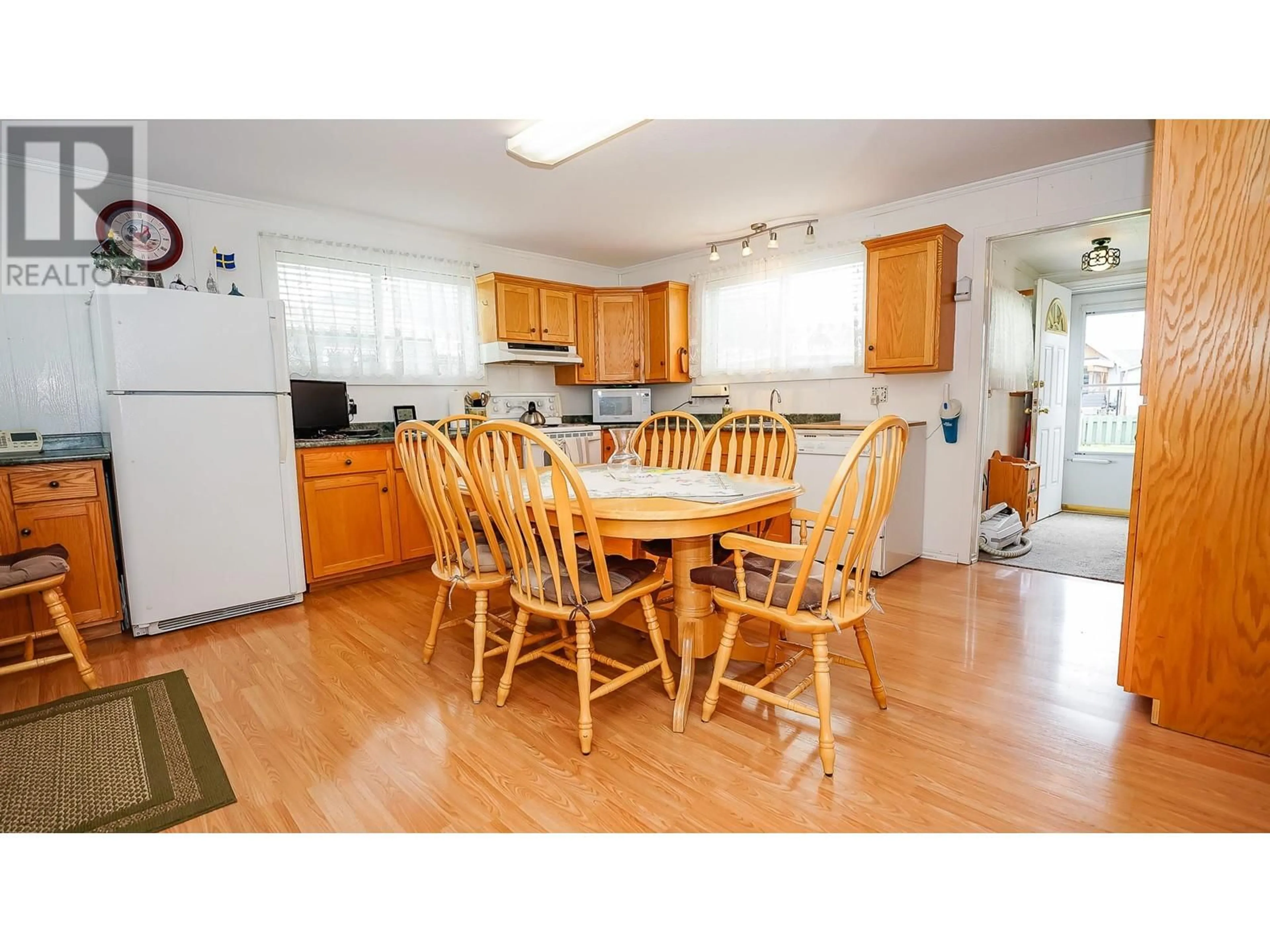 Standard kitchen, wood floors, cottage for 406 Townley Street, Revelstoke British Columbia V0E2S0