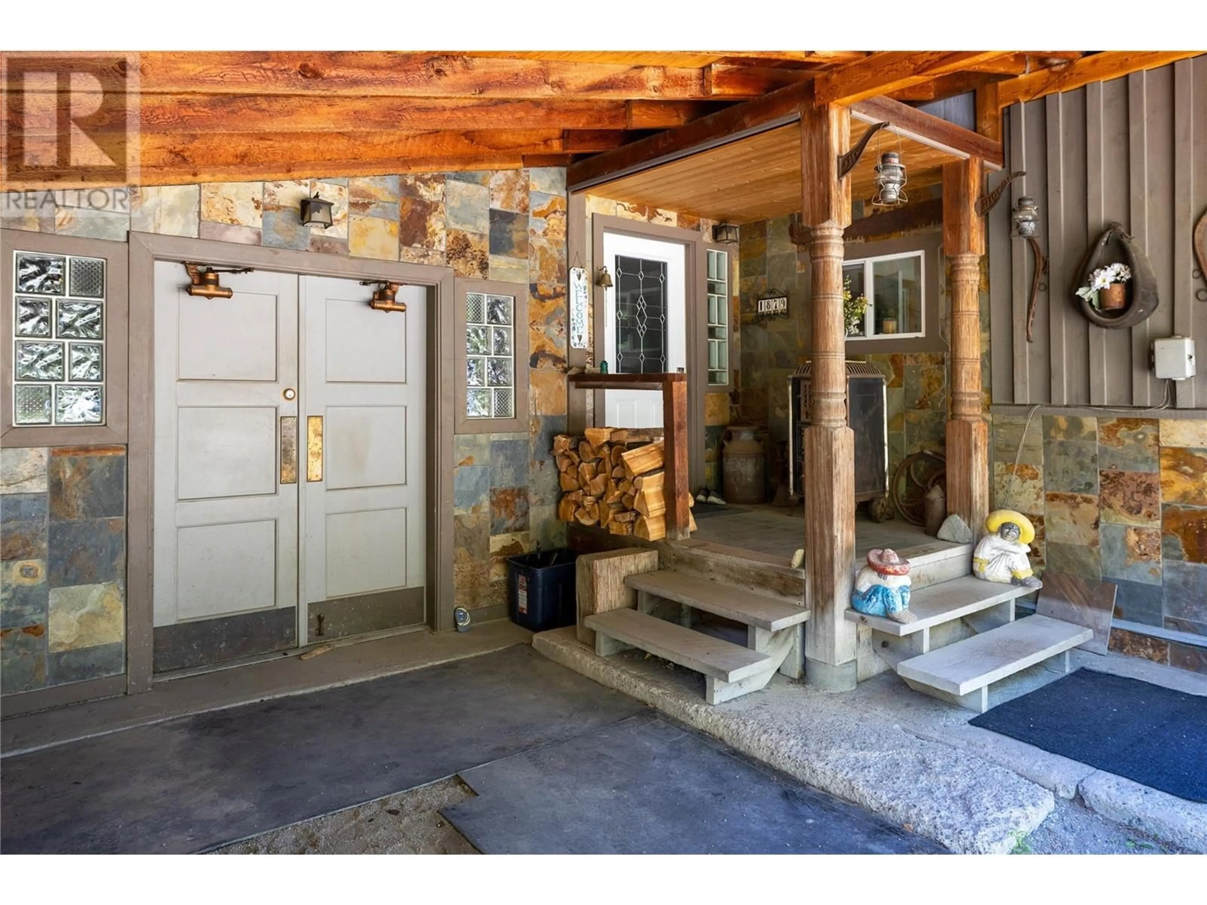 Indoor entryway, cement floor for 1879 Front Street, Coalmont-Tulameen British Columbia V0X1W0