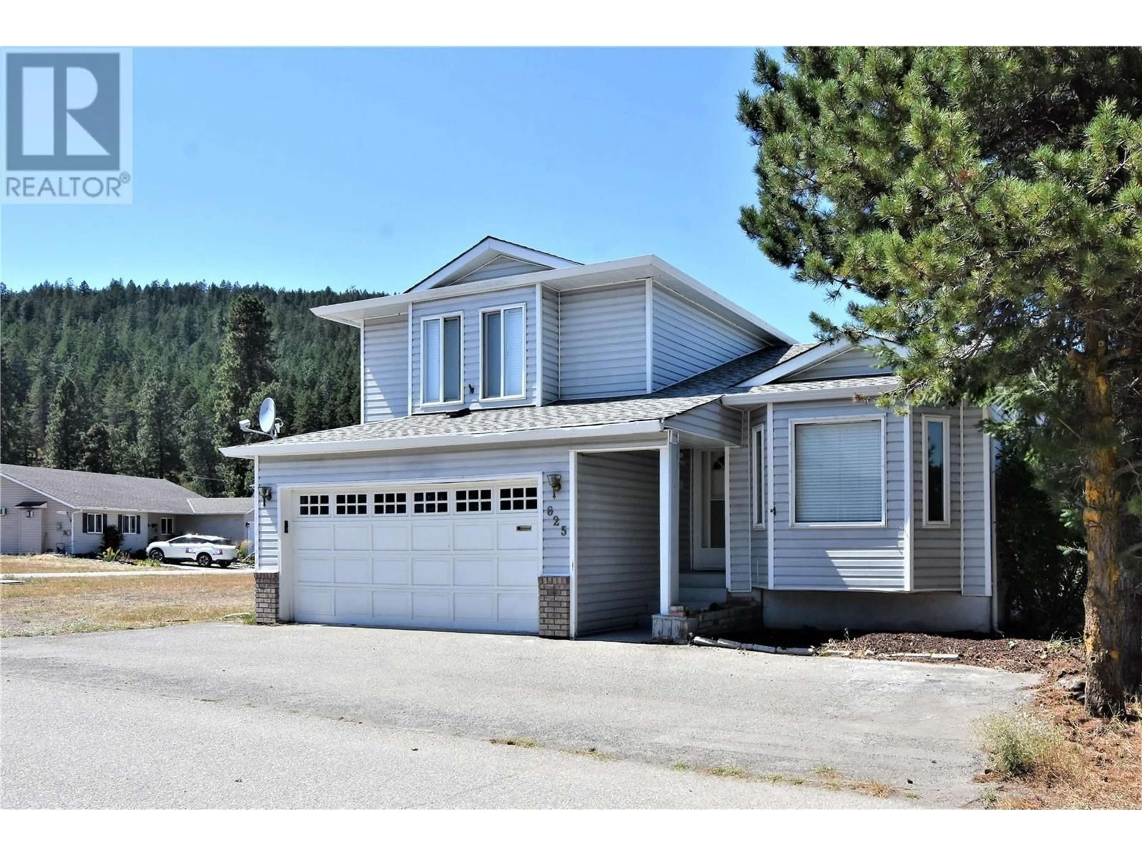 Home with vinyl exterior material, street for 625 NIGHTHAWK AVENUE, Vernon British Columbia V1H2A1