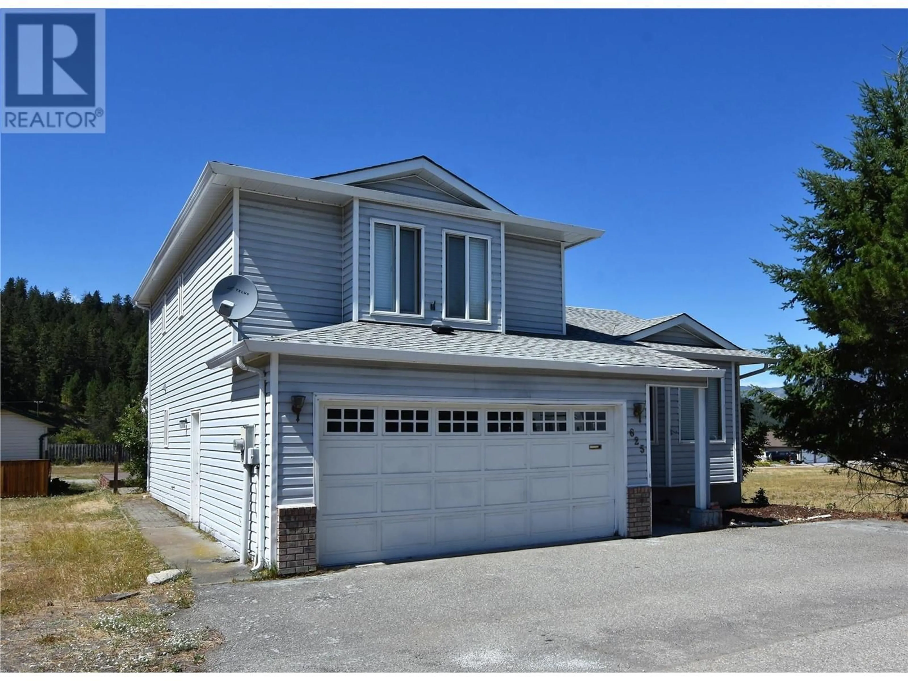 Home with vinyl exterior material, street for 625 NIGHTHAWK AVENUE, Vernon British Columbia V1H2A1