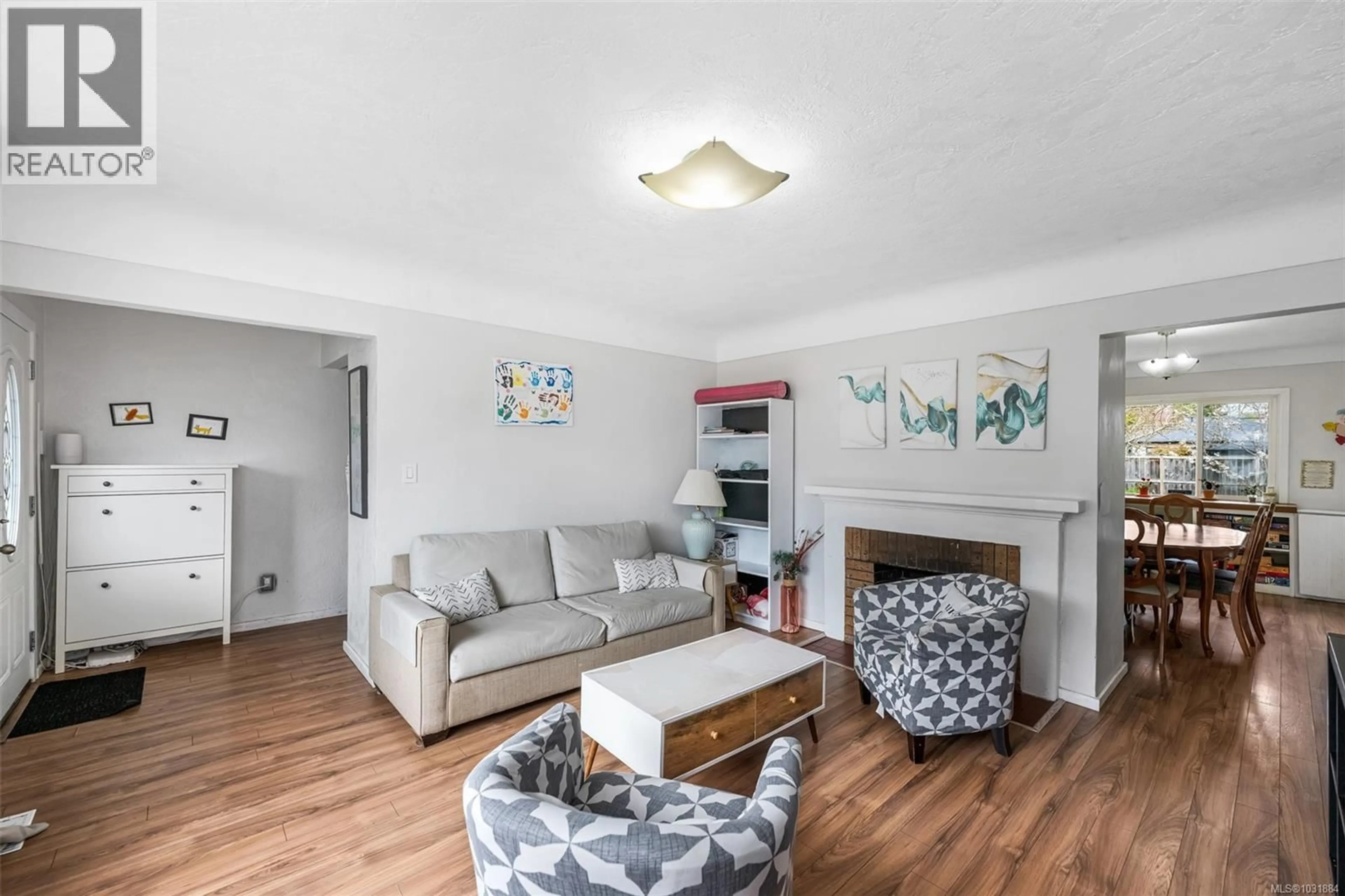 Living room with furniture, wood/laminate floor for 1662 FREEMAN AVENUE, Saanich British Columbia V8P1P6