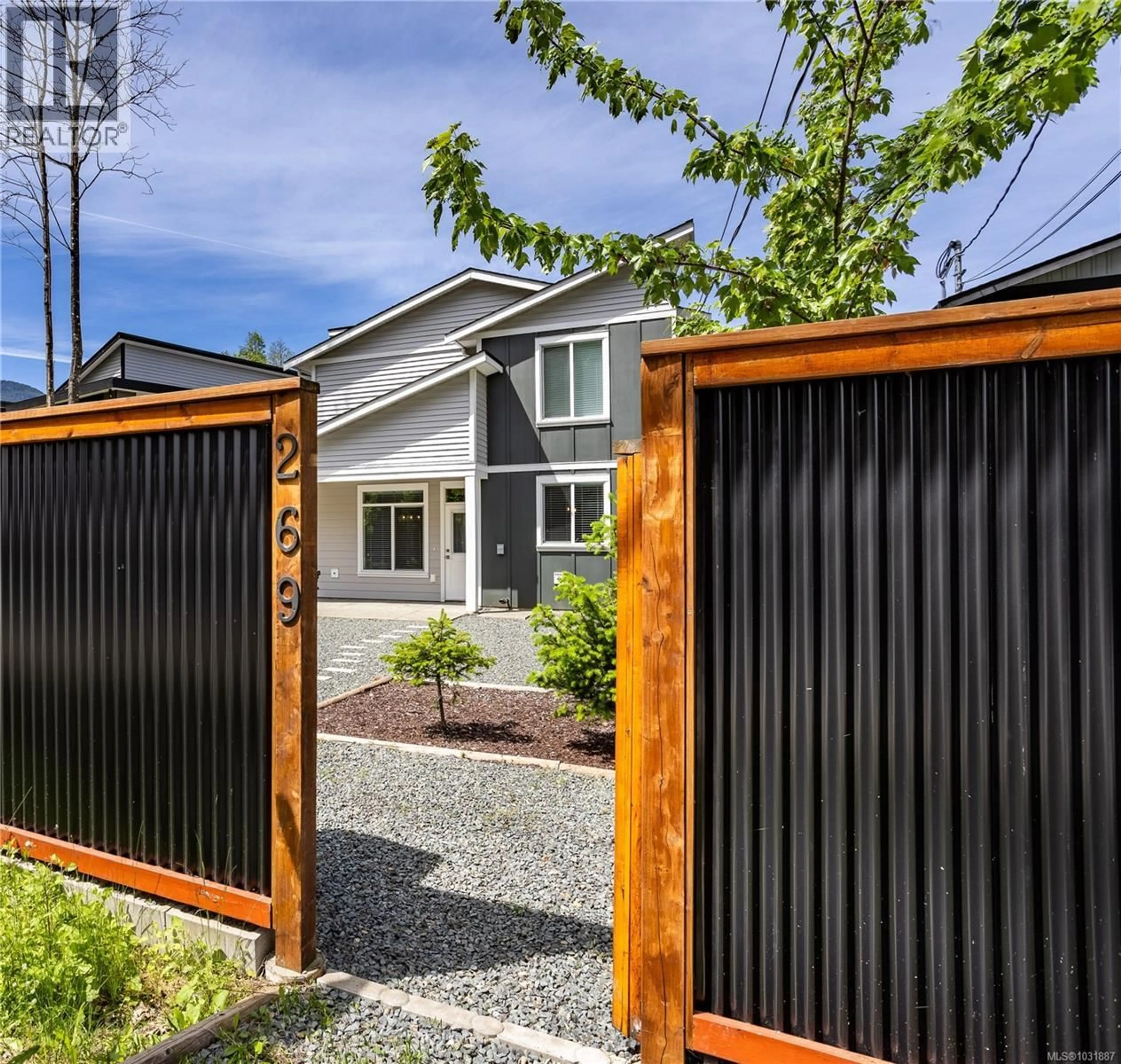 Home with vinyl exterior material, street for 269 WESTWOOD ROAD, Nanaimo British Columbia V9R6S4