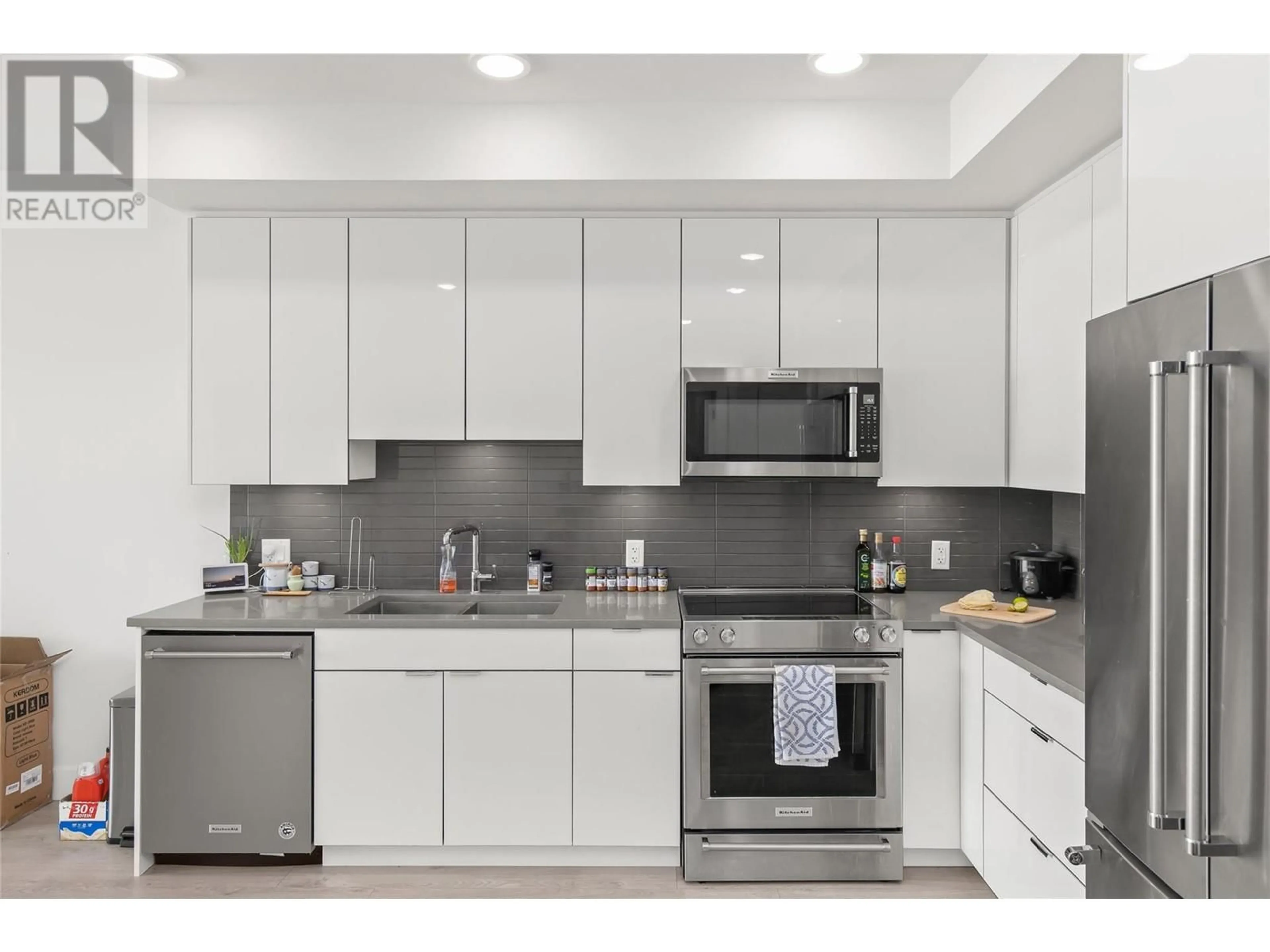 Standard kitchen, ceramic/tile floor for 1007 - 1232 ELLIS STREET, Kelowna British Columbia V1Y1Z4