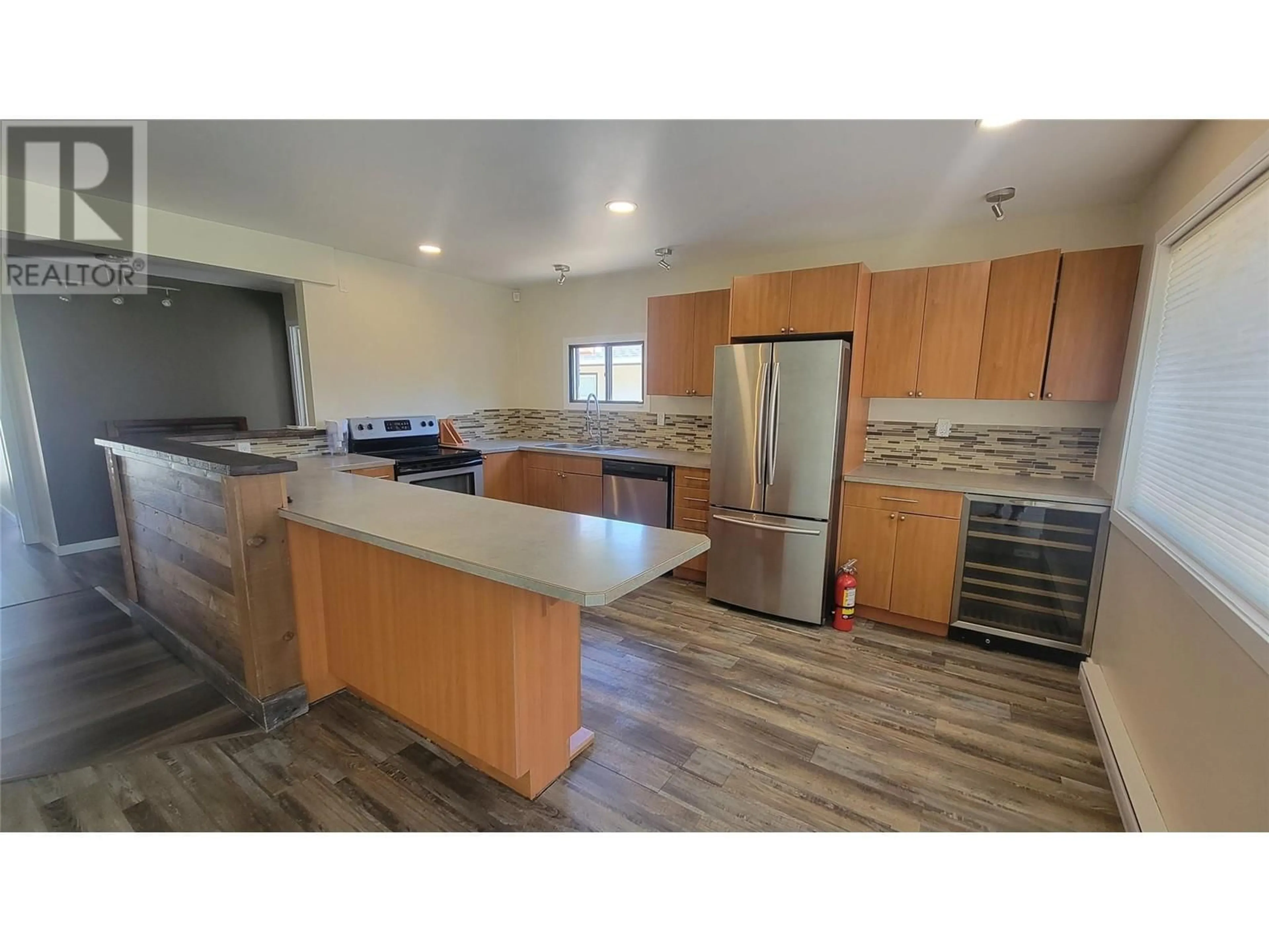 Open concept kitchen, unknown for 876 School Avenue, Oliver British Columbia V0H1T0