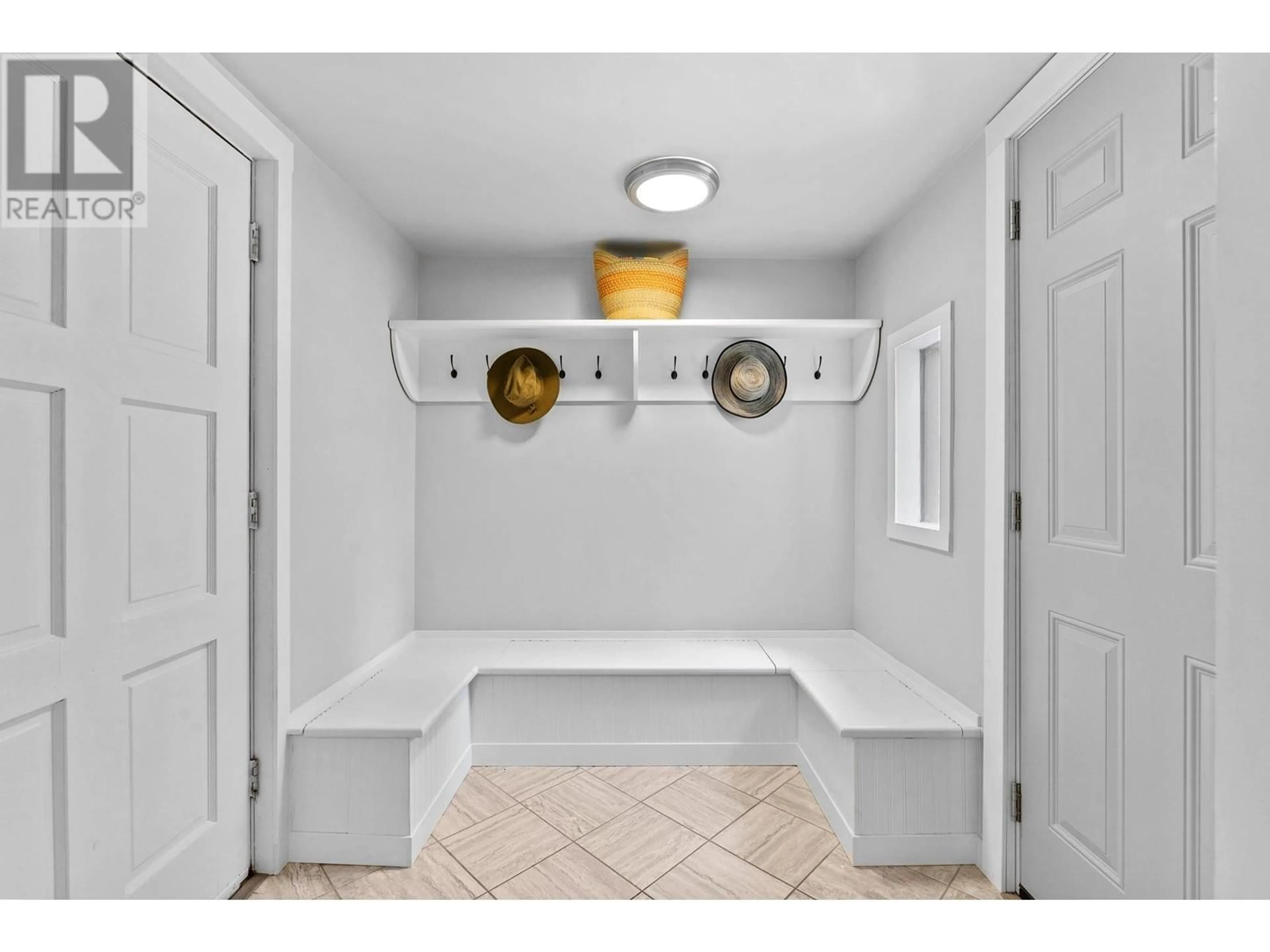 Indoor entryway for 1707 44th Street, Vernon British Columbia V1T6X6