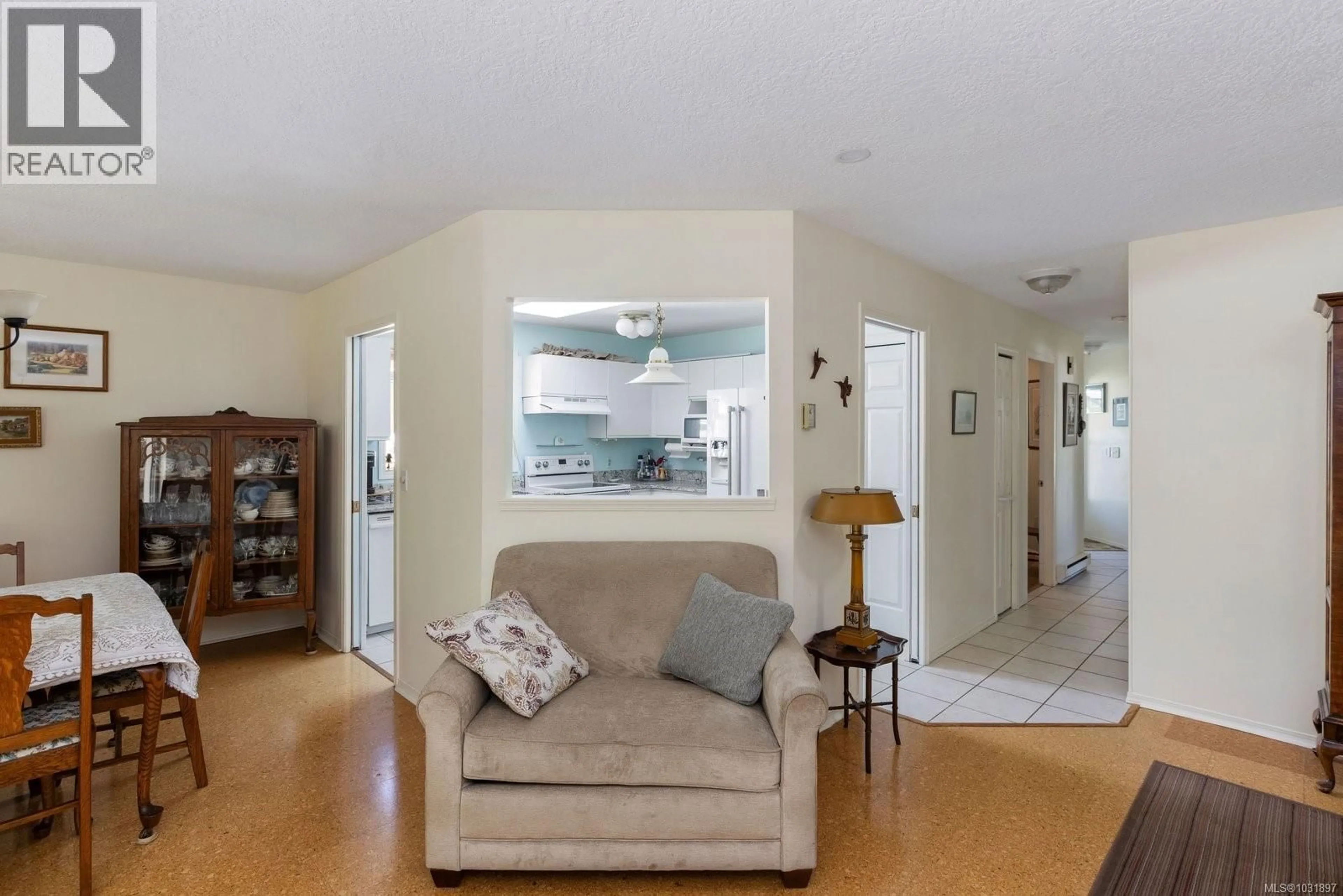 Living room with furniture, unknown for 21 - 5156 CORDOVA BAY ROAD, Saanich British Columbia V8Y2X6