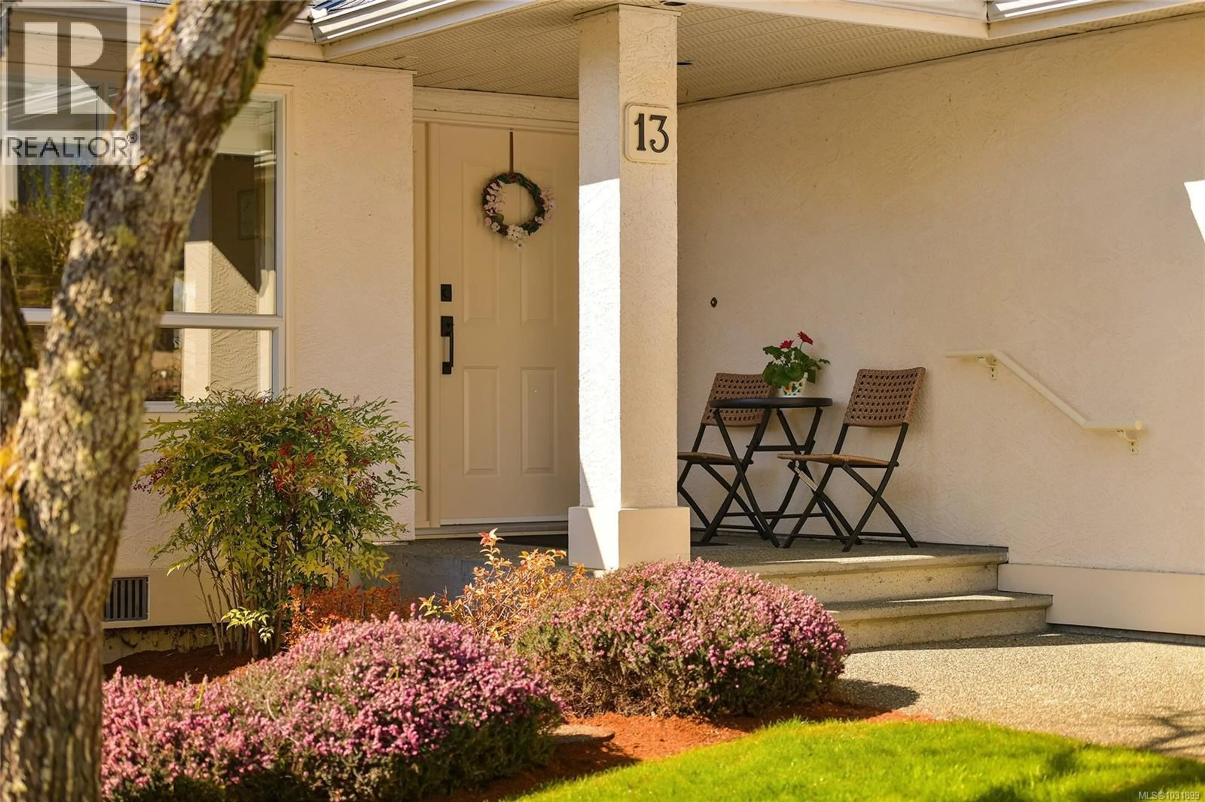 Indoor entryway for 13 - 6038 STERLING DRIVE, Duncan British Columbia V9L5K4