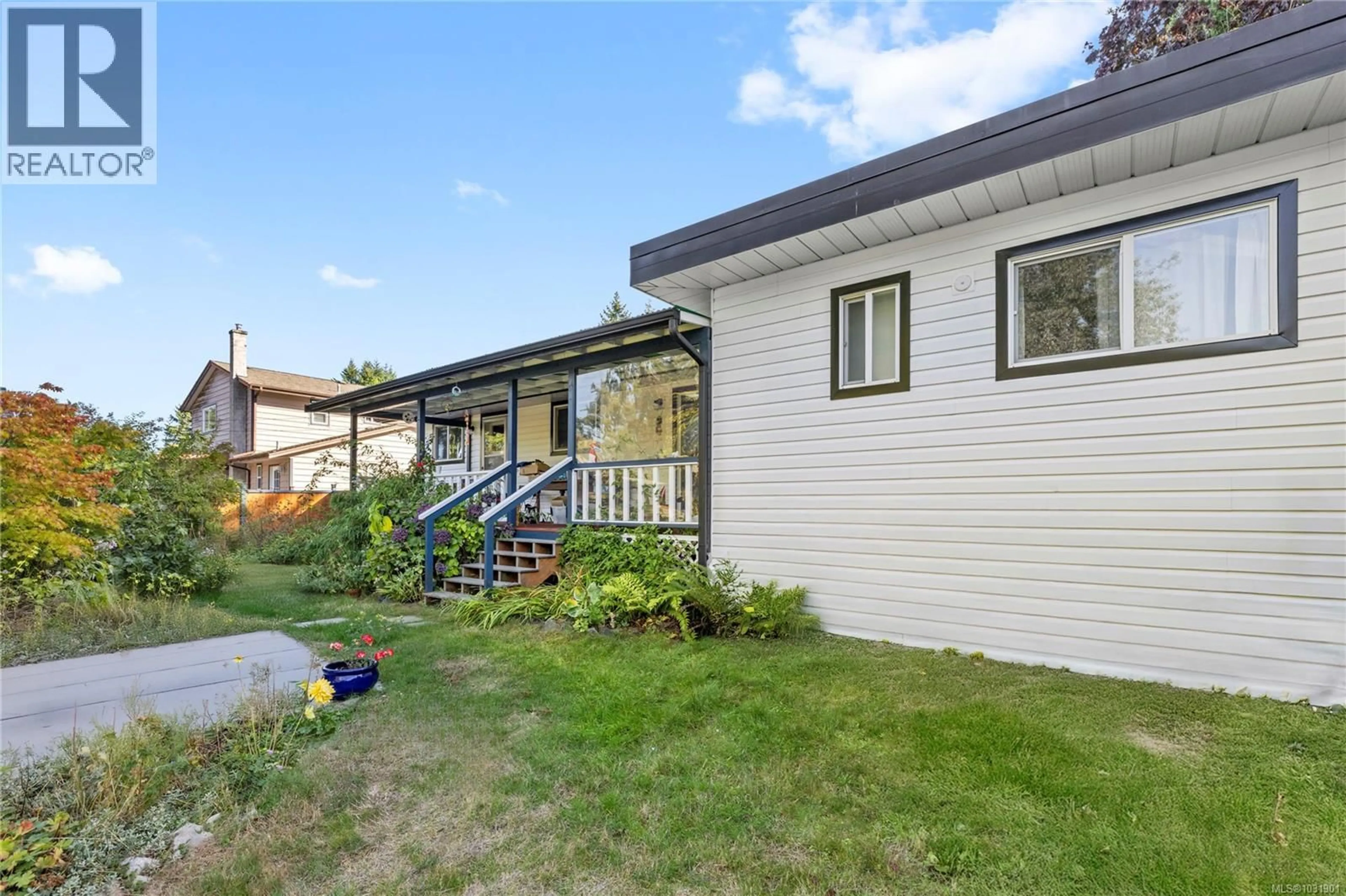 Patio, street for 6534 SOUTHAMPTON ROAD, Nanaimo British Columbia V9V1A5