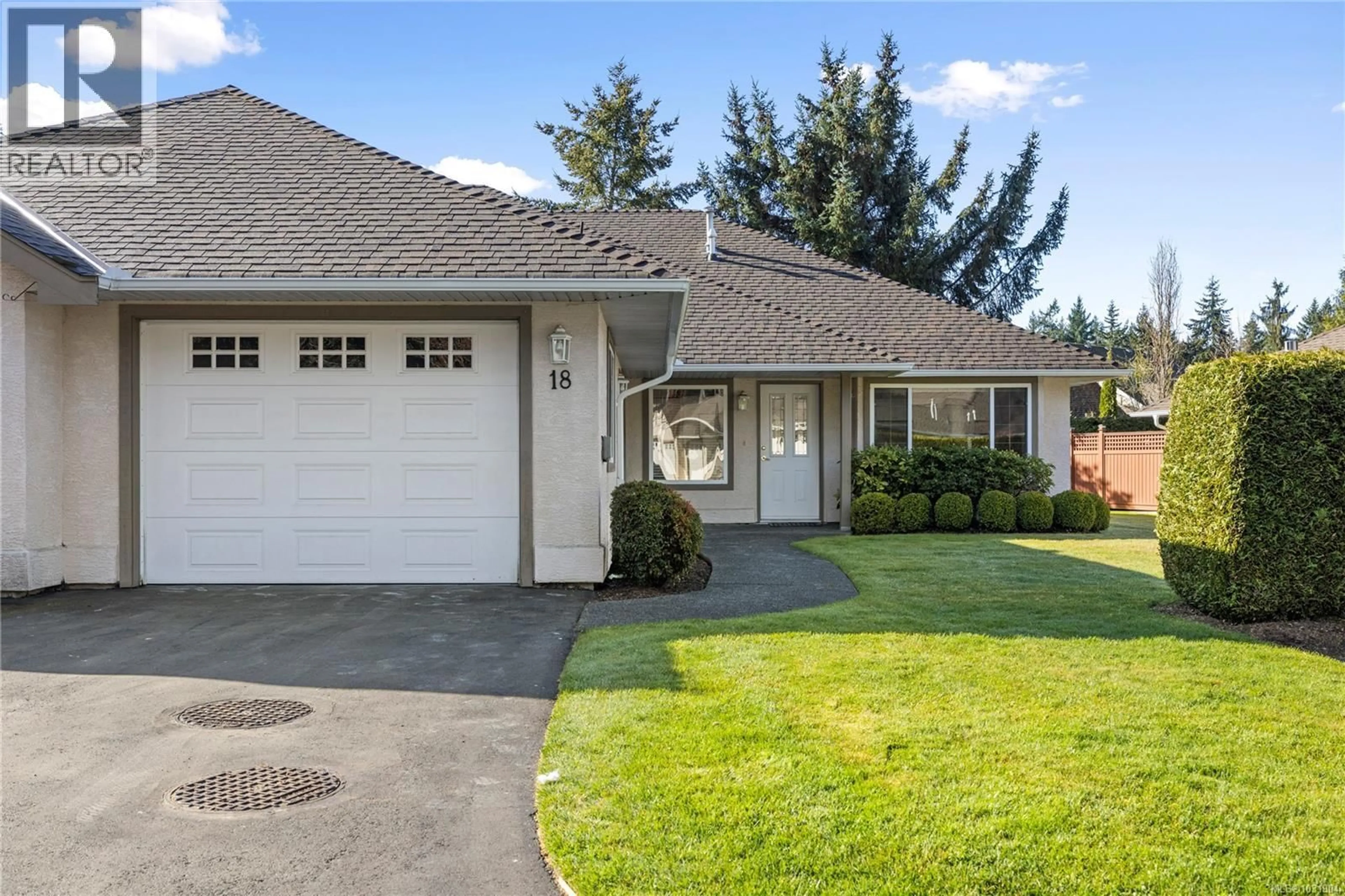 Home with vinyl exterior material, street for 18 - 850 ARBUTUS STREET, Qualicum Beach British Columbia V9K2M7