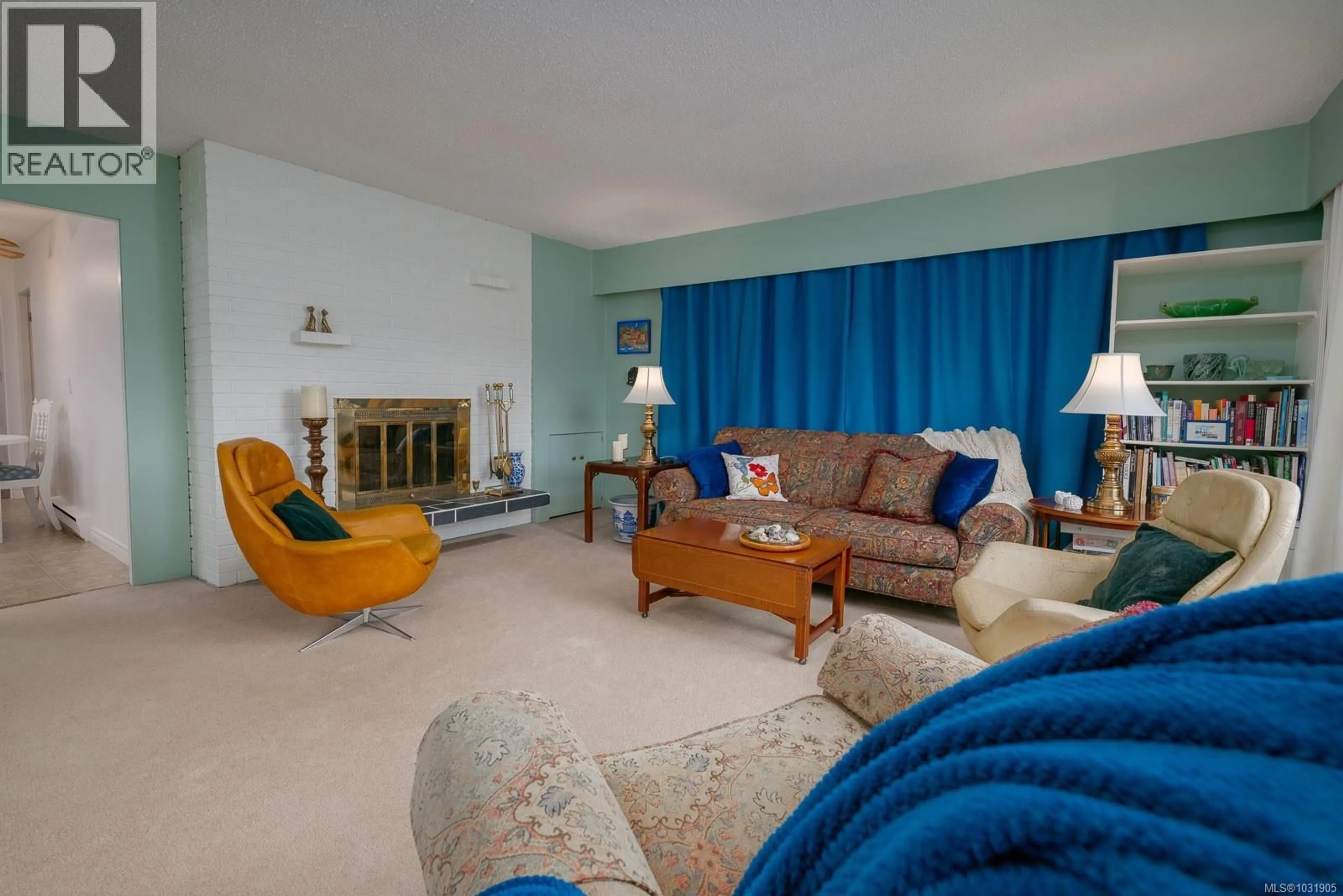 Living room with furniture, carpet floor for 2640 3RD AVENUE, Port Alberni British Columbia V9Y2B4