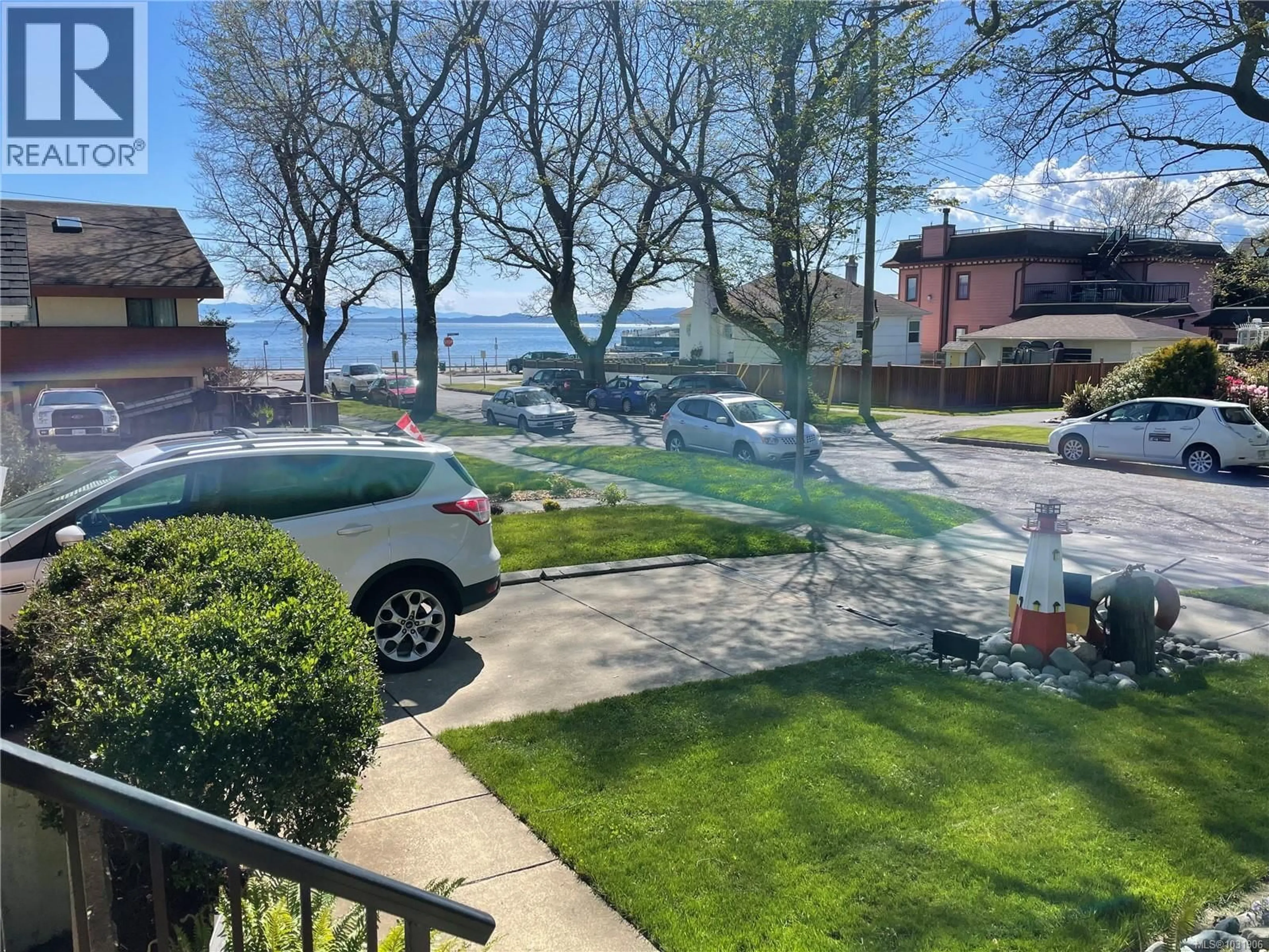 A pic from outside/outdoor area/front of a property/back of a property/a pic from drone, water/lake/river/ocean view for 23 PILOT STREET, Victoria British Columbia V8V2A5
