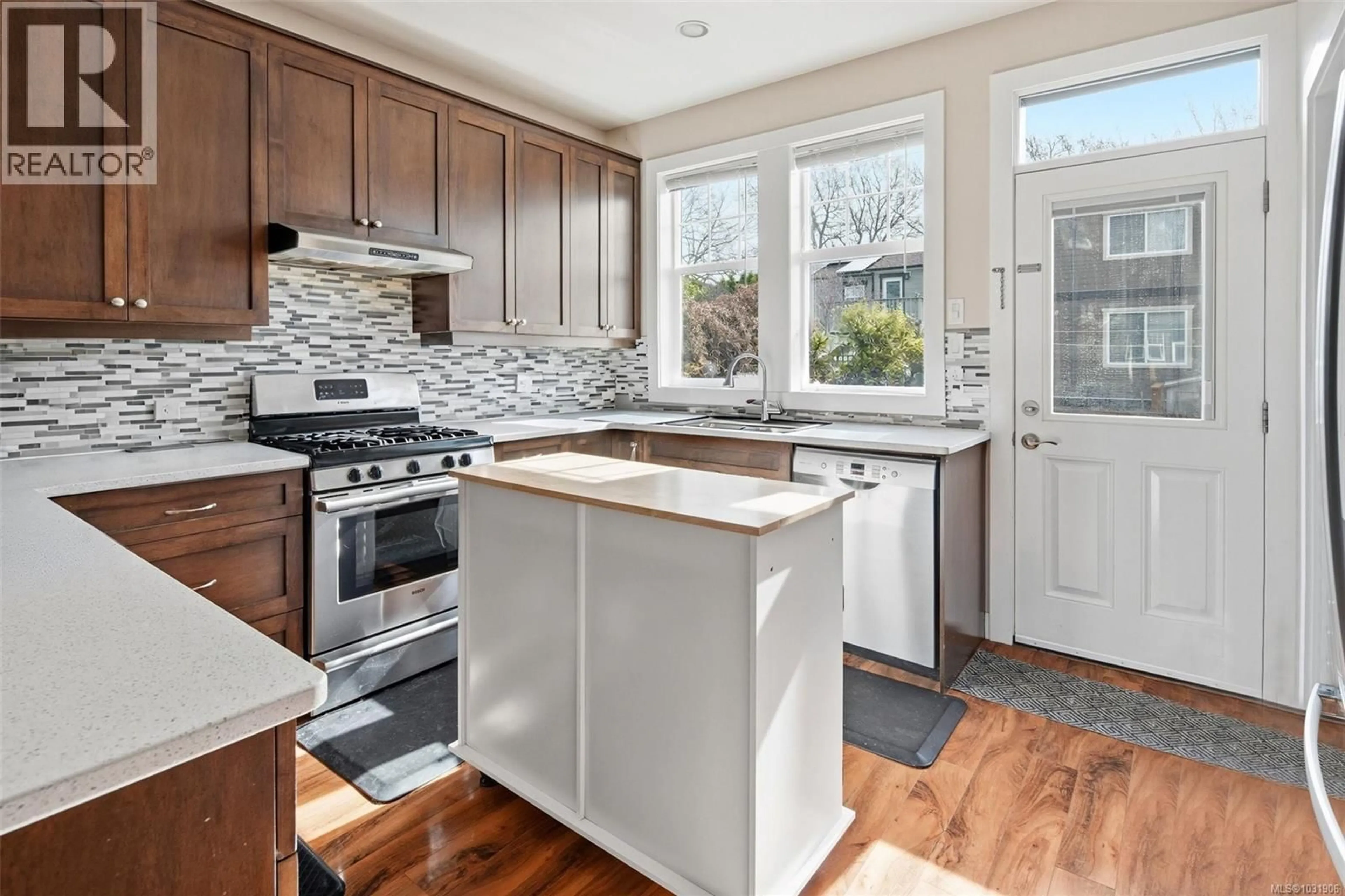 Open concept kitchen, unknown for 23 PILOT STREET, Victoria British Columbia V8V2A5