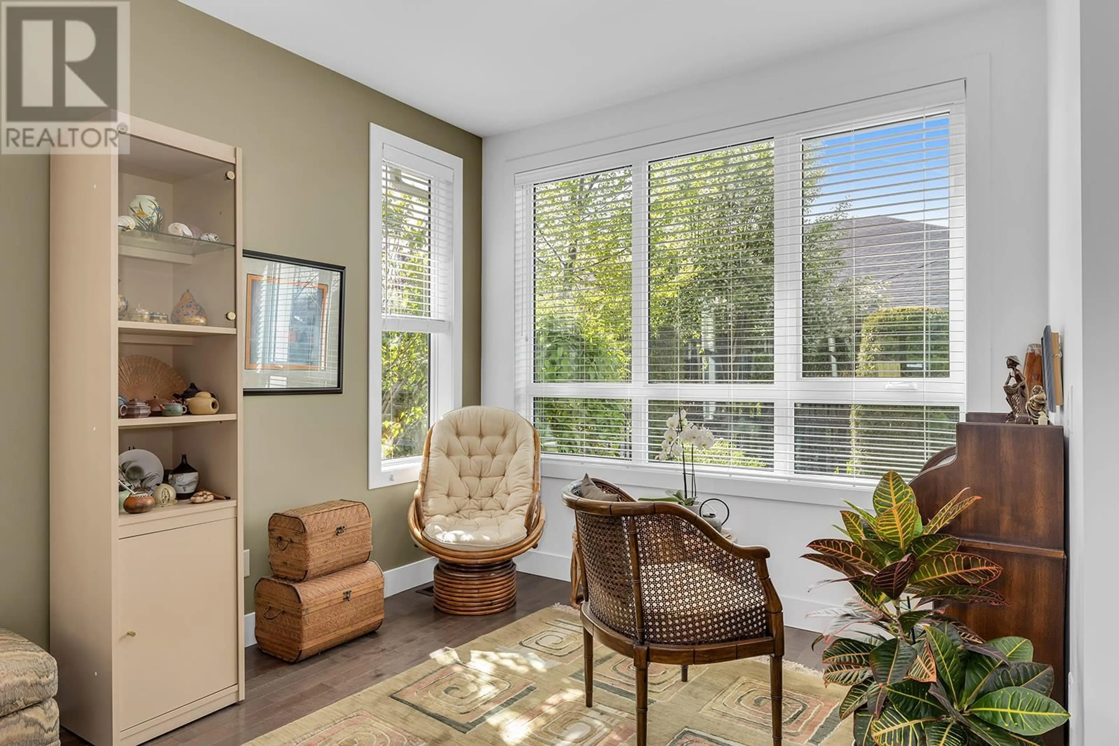 Indoor entryway, wood floors for 1960 KLO Road Unit# 54, Kelowna British Columbia V1W5L2