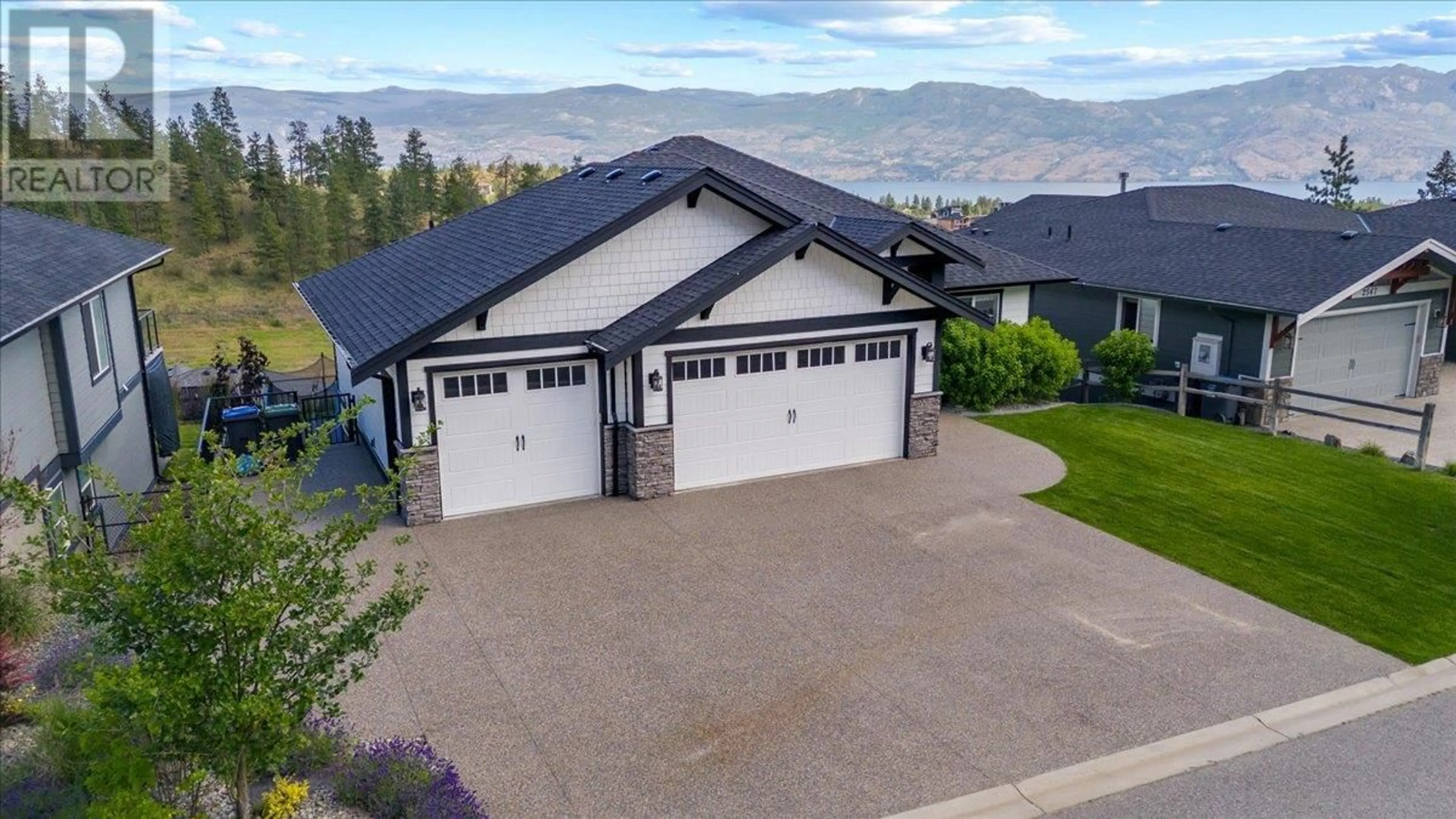 Frontside or backside of a home for 2565 Crown Crest Drive, West Kelowna British Columbia V4T3N3