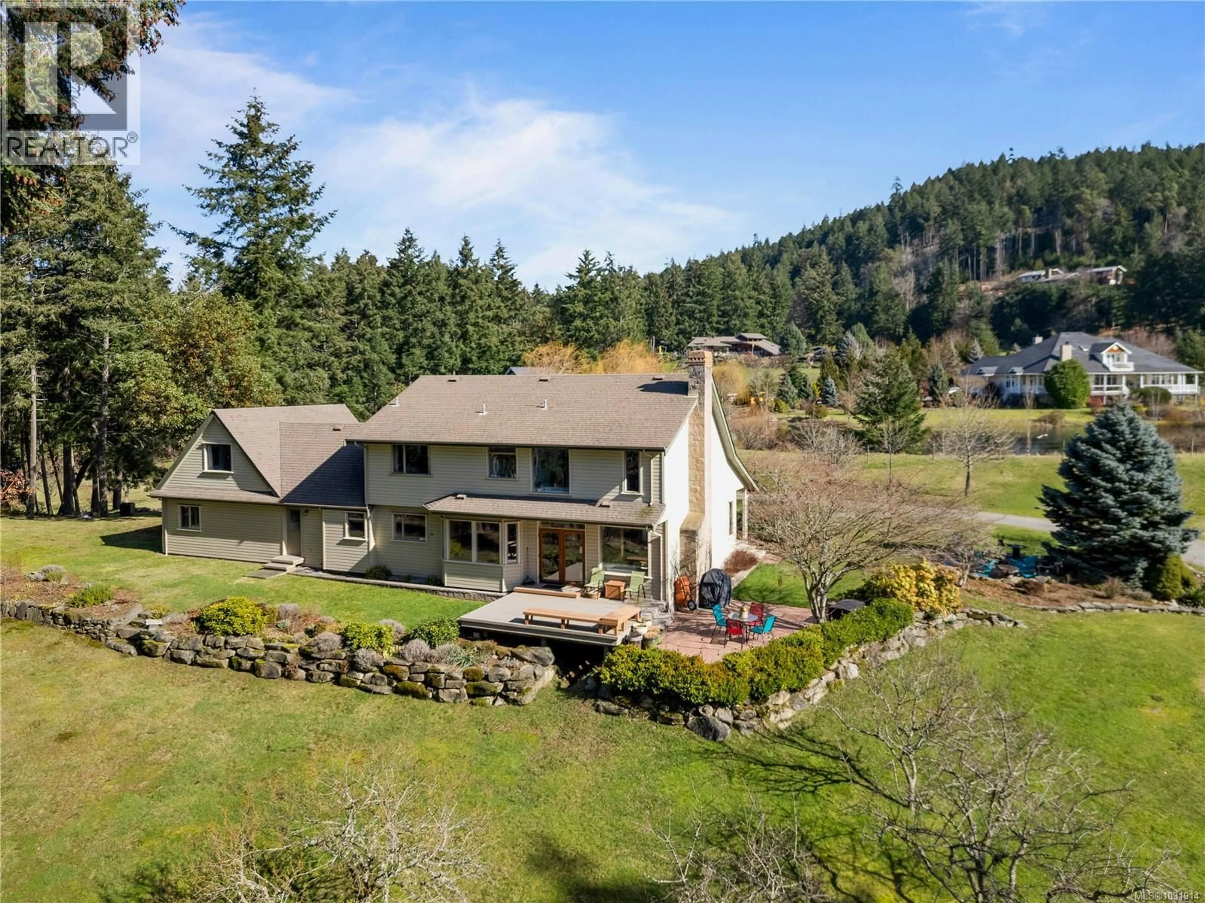 A pic from outside/outdoor area/front of a property/back of a property/a pic from drone, water/lake/river/ocean view for 877 SUNSET DRIVE, Salt Spring British Columbia V8K1E7