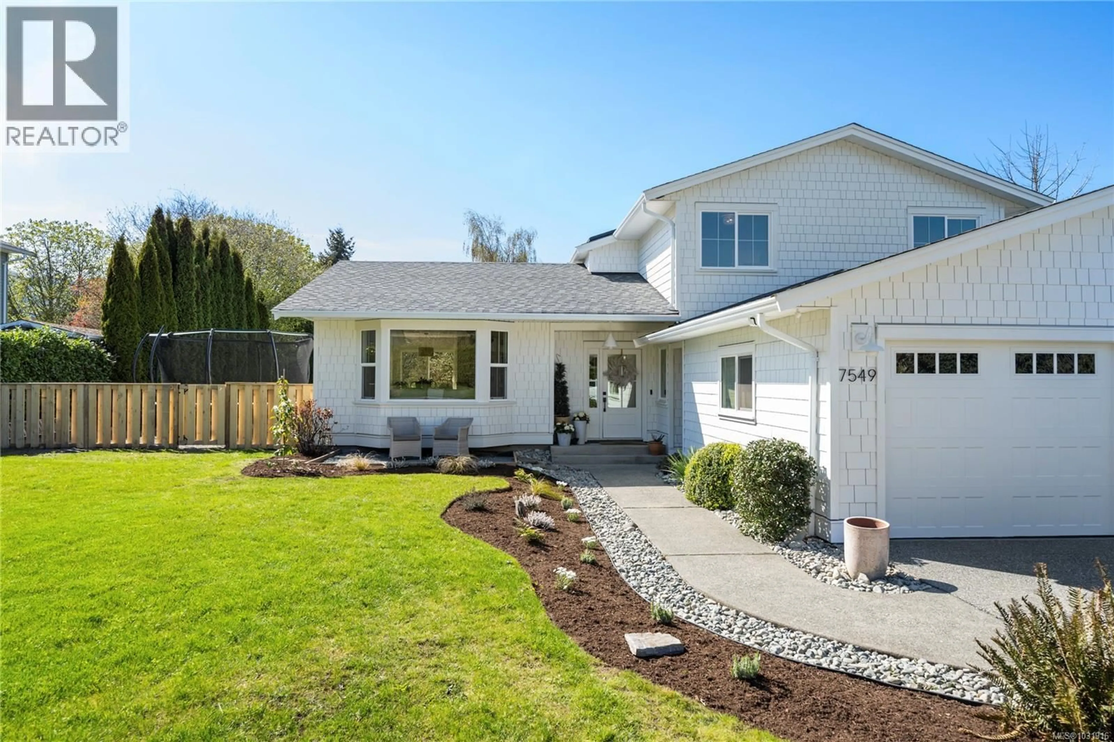 Home with vinyl exterior material, street for 7549 ANDREA CRESCENT, Lantzville British Columbia V0R2H0