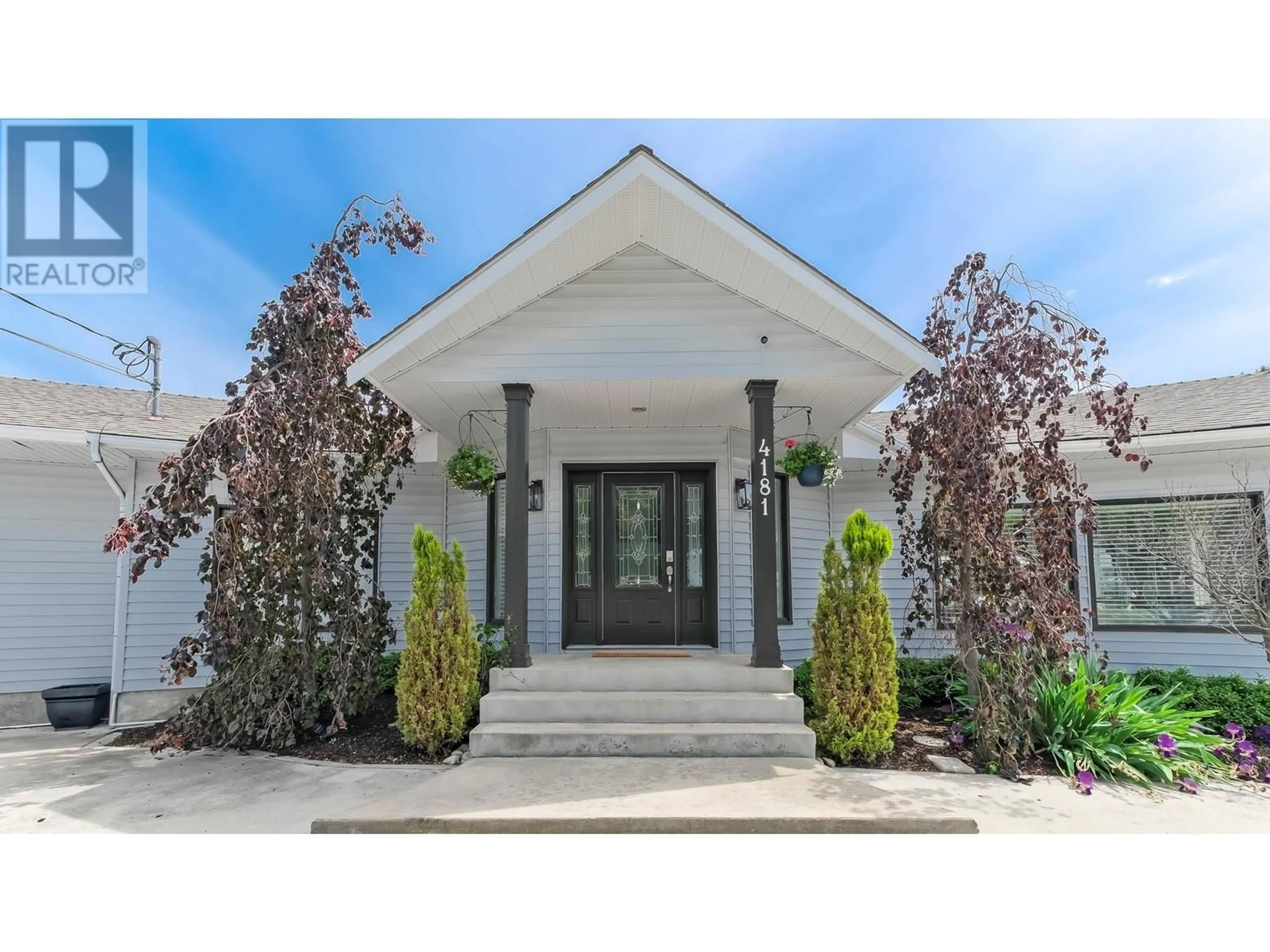 Indoor entryway for 4181 6 Avenue, Peachland British Columbia V0H1X5