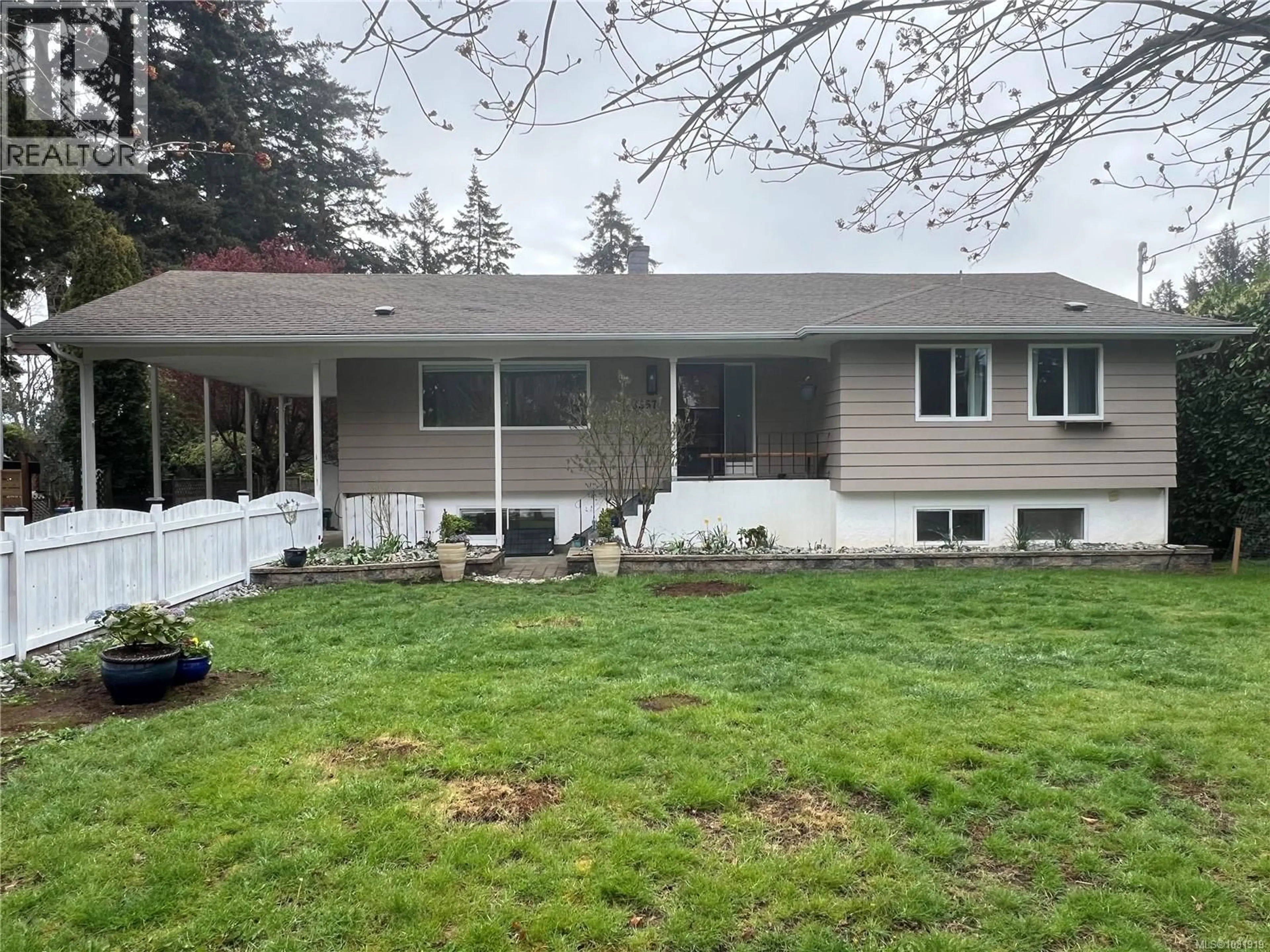 Home with vinyl exterior material, unknown for 3357 SWINDELL CRESCENT, Colwood British Columbia V9C2G5