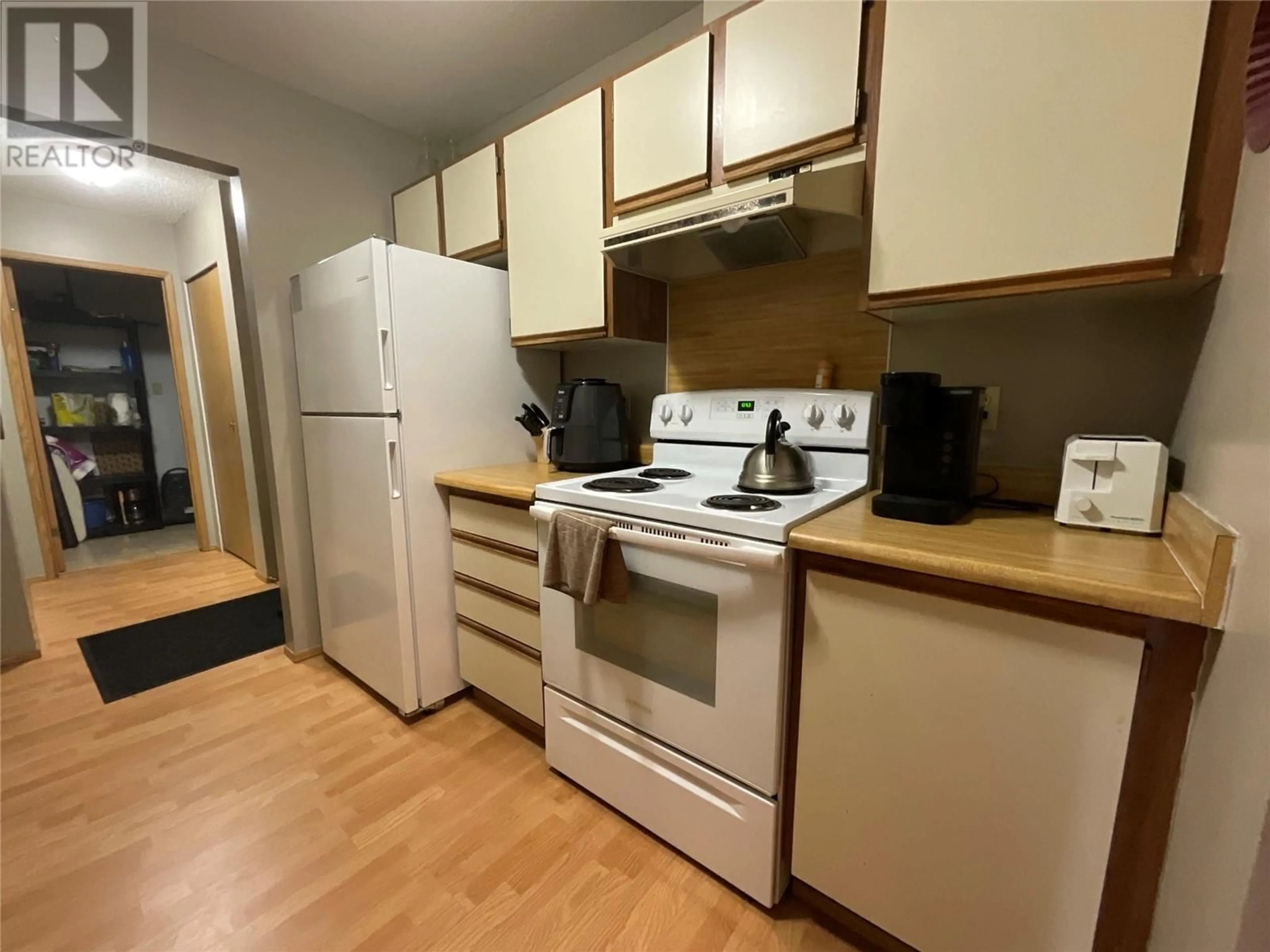 Standard kitchen for 108 Spruce Avenue Unit# 104, Tumbler Ridge British Columbia V0C2W0