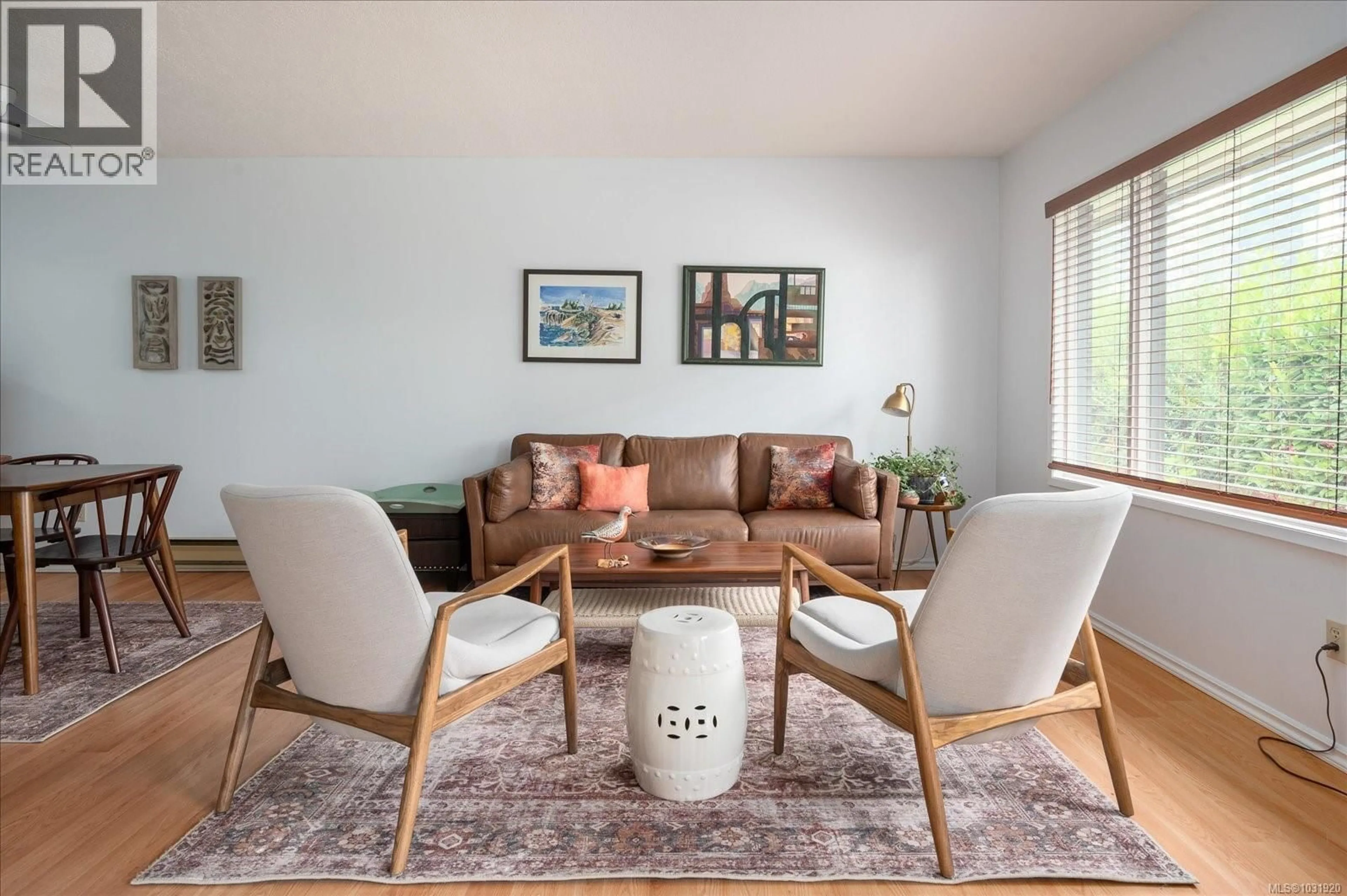 Living room with furniture, wood/laminate floor for 7 - 219 BAGSHAW STREET, Parksville British Columbia V9P2H1