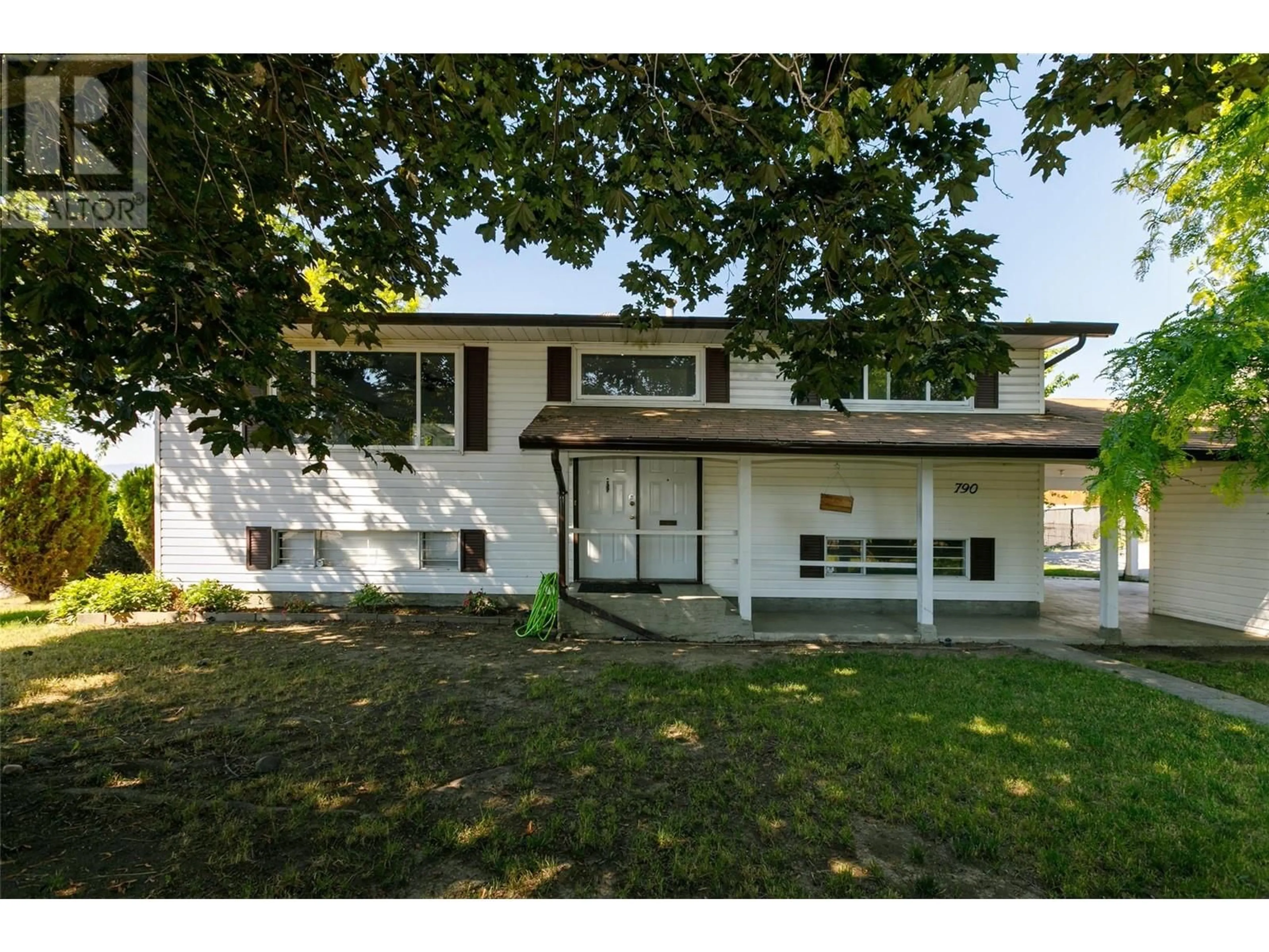 Frontside or backside of a home, the street view for 790 Caldow Street, Kelowna British Columbia V1V1A8