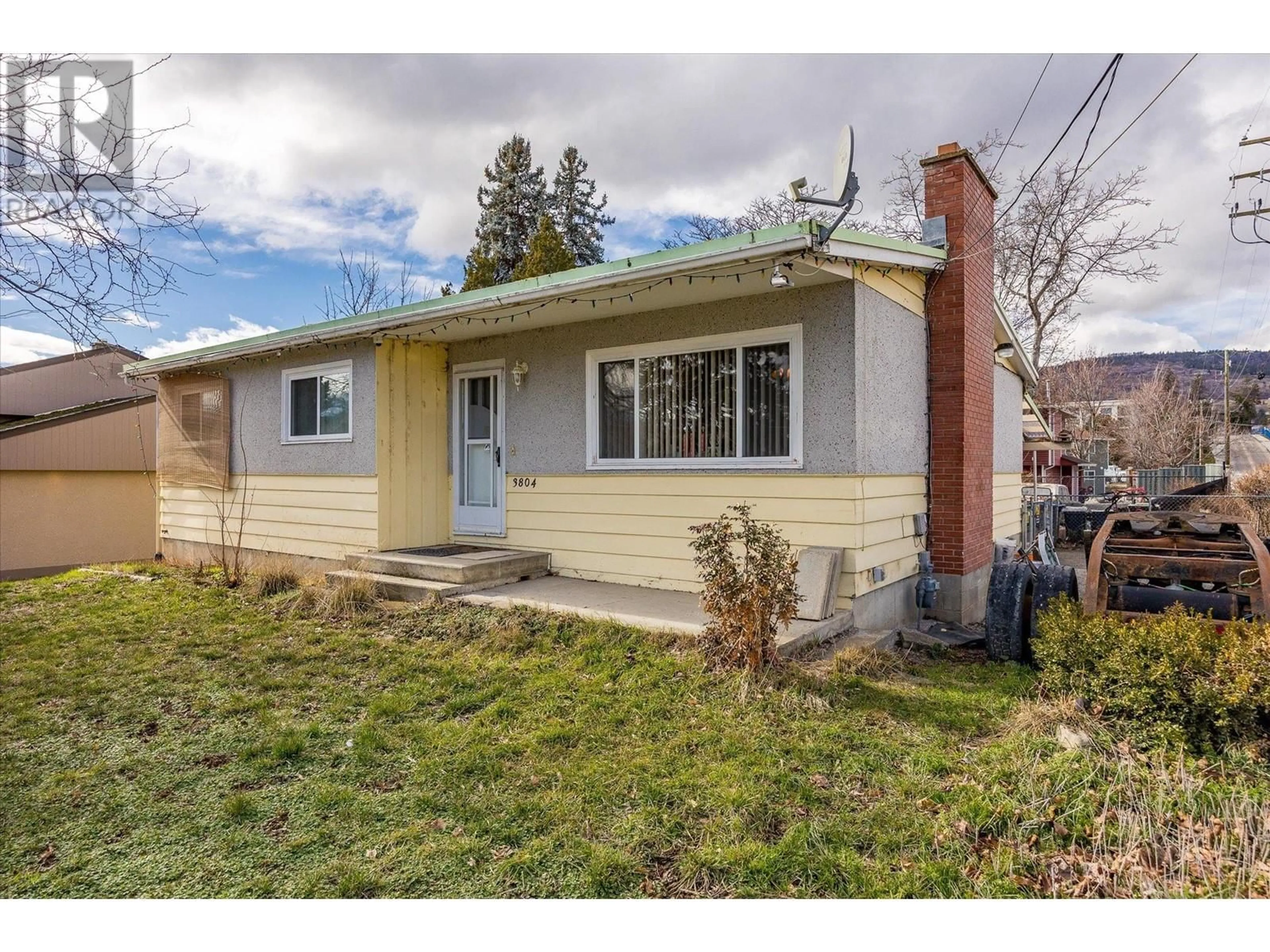 Frontside or backside of a home for 3804 Brown Road, West Kelowna British Columbia V4T2J3