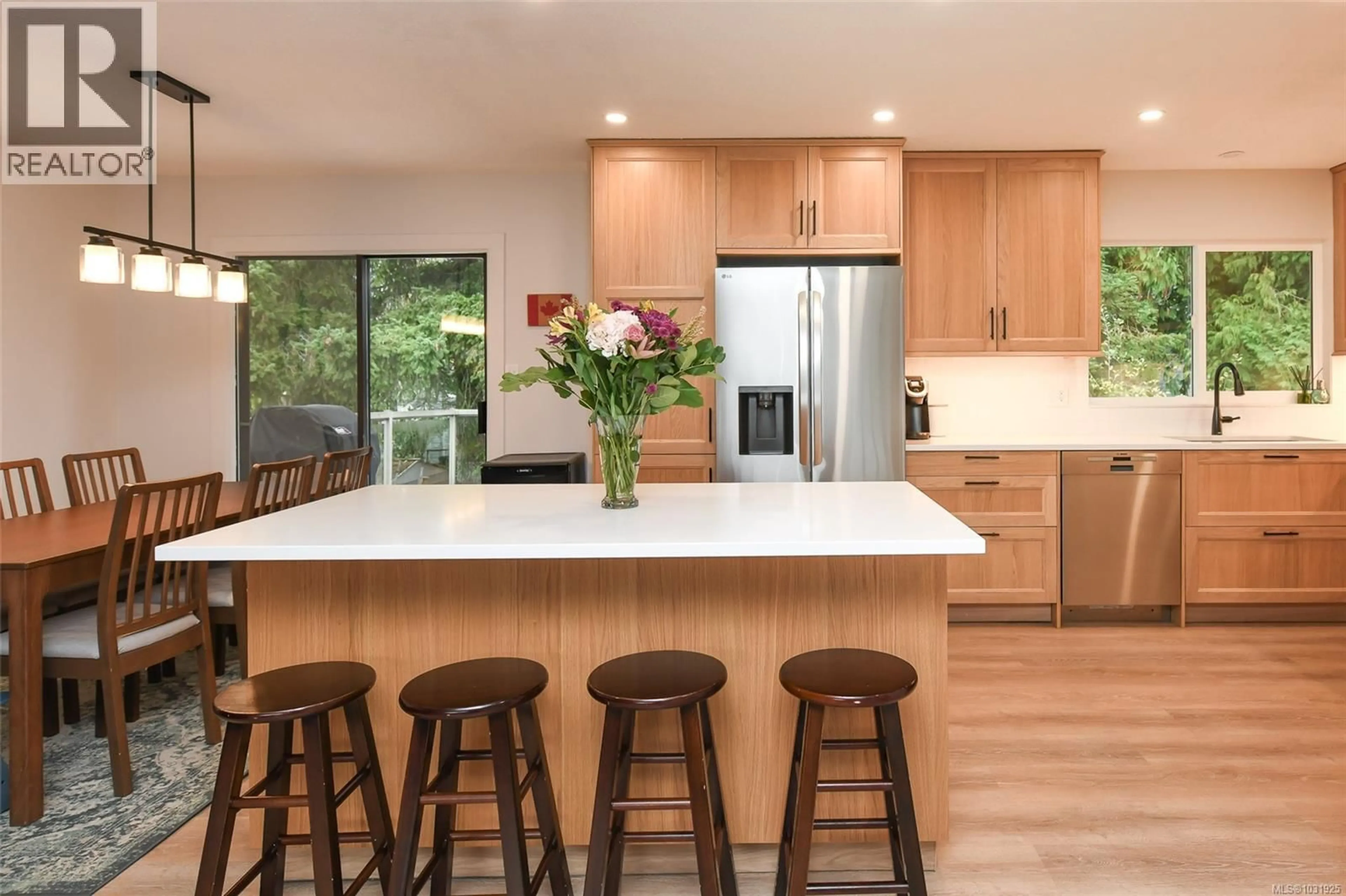 Contemporary kitchen, unknown for 78 ROD & GUN ROAD, Courtenay British Columbia V9N3M9