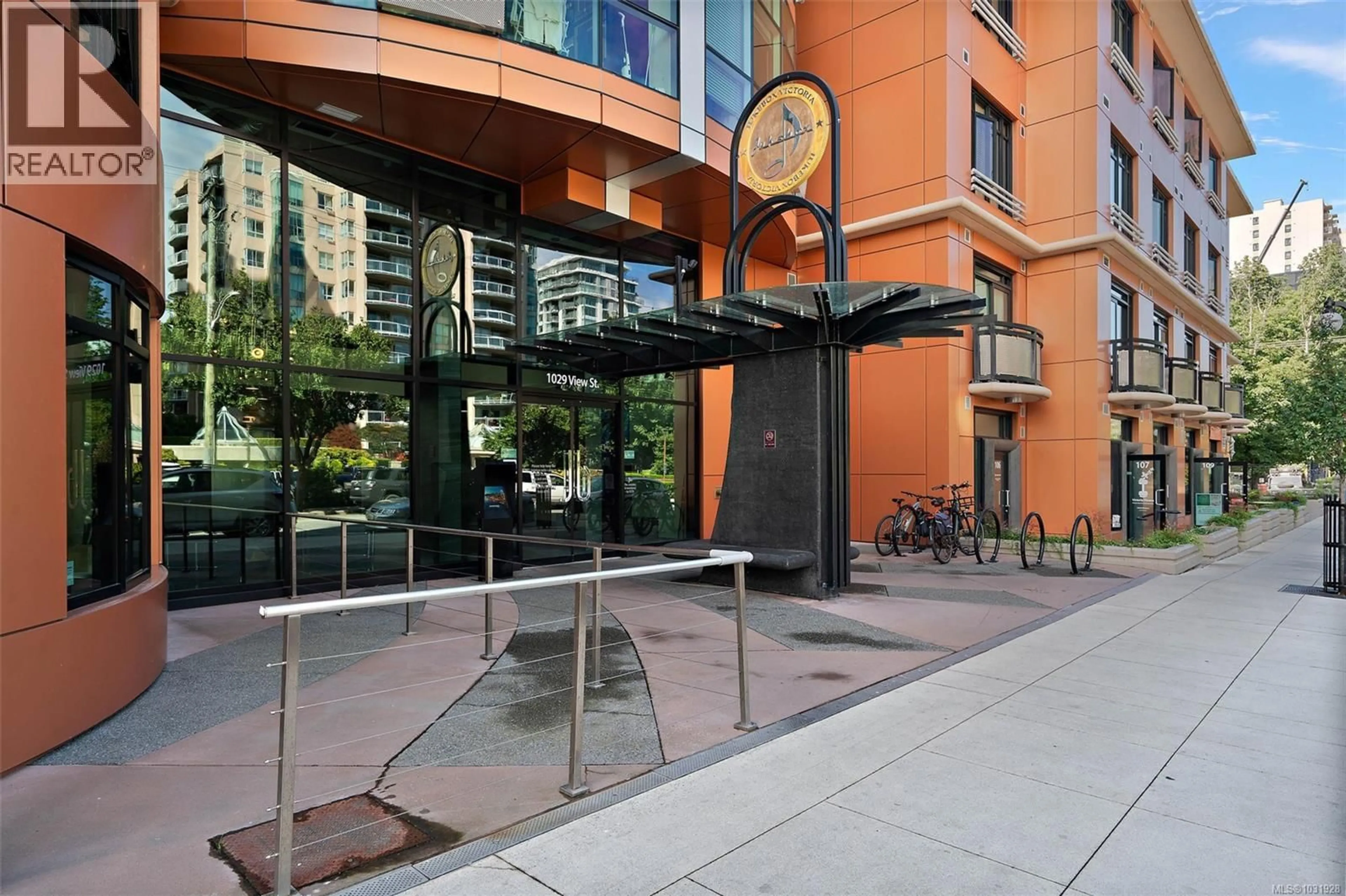 Patio, street for 511 - 1029 VIEW STREET, Victoria British Columbia V8V4Y3