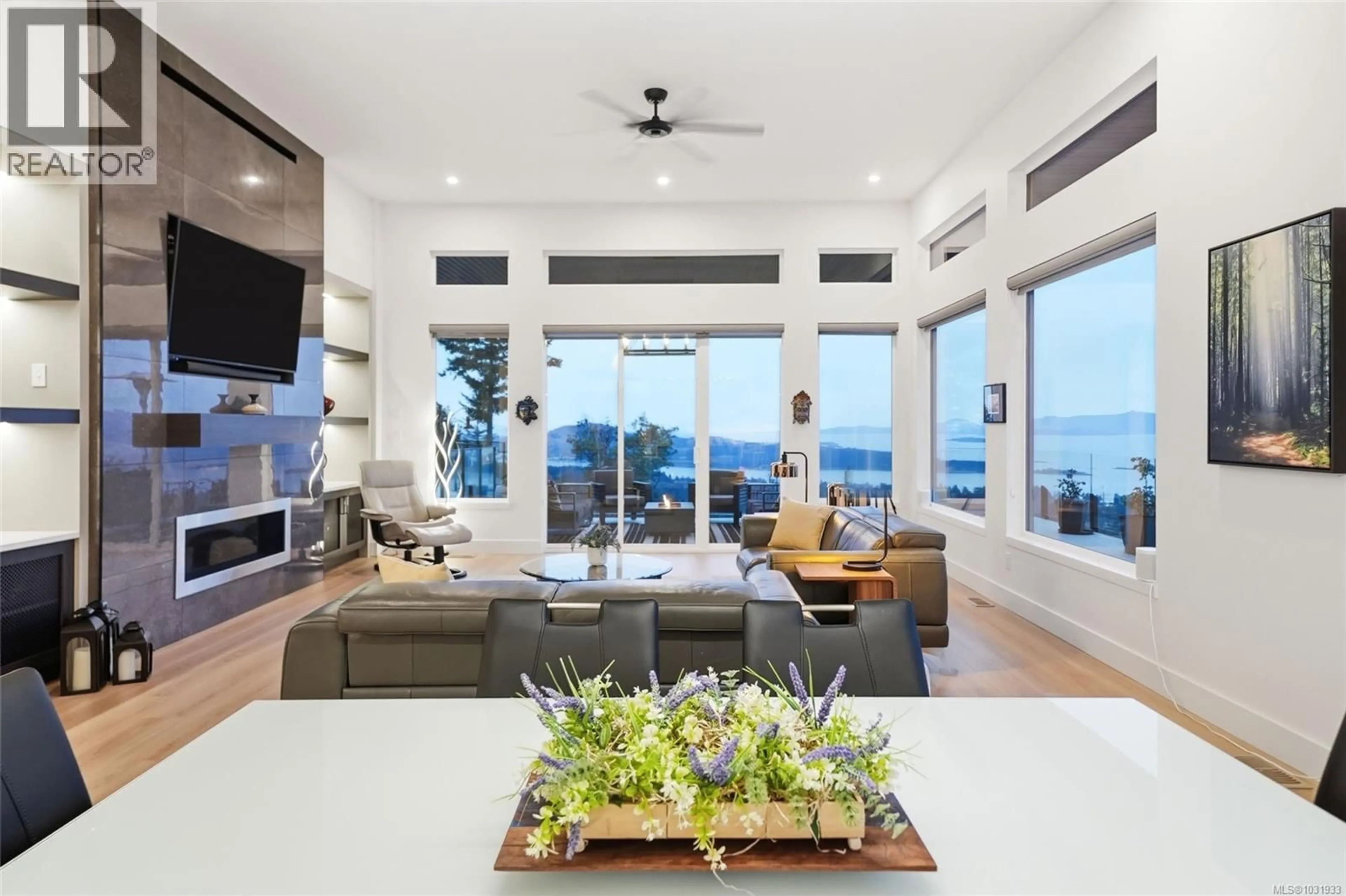 Living room with furniture, unknown for 7478 HIGH RIDGE CRESCENT, Lantzville British Columbia V0R2H0