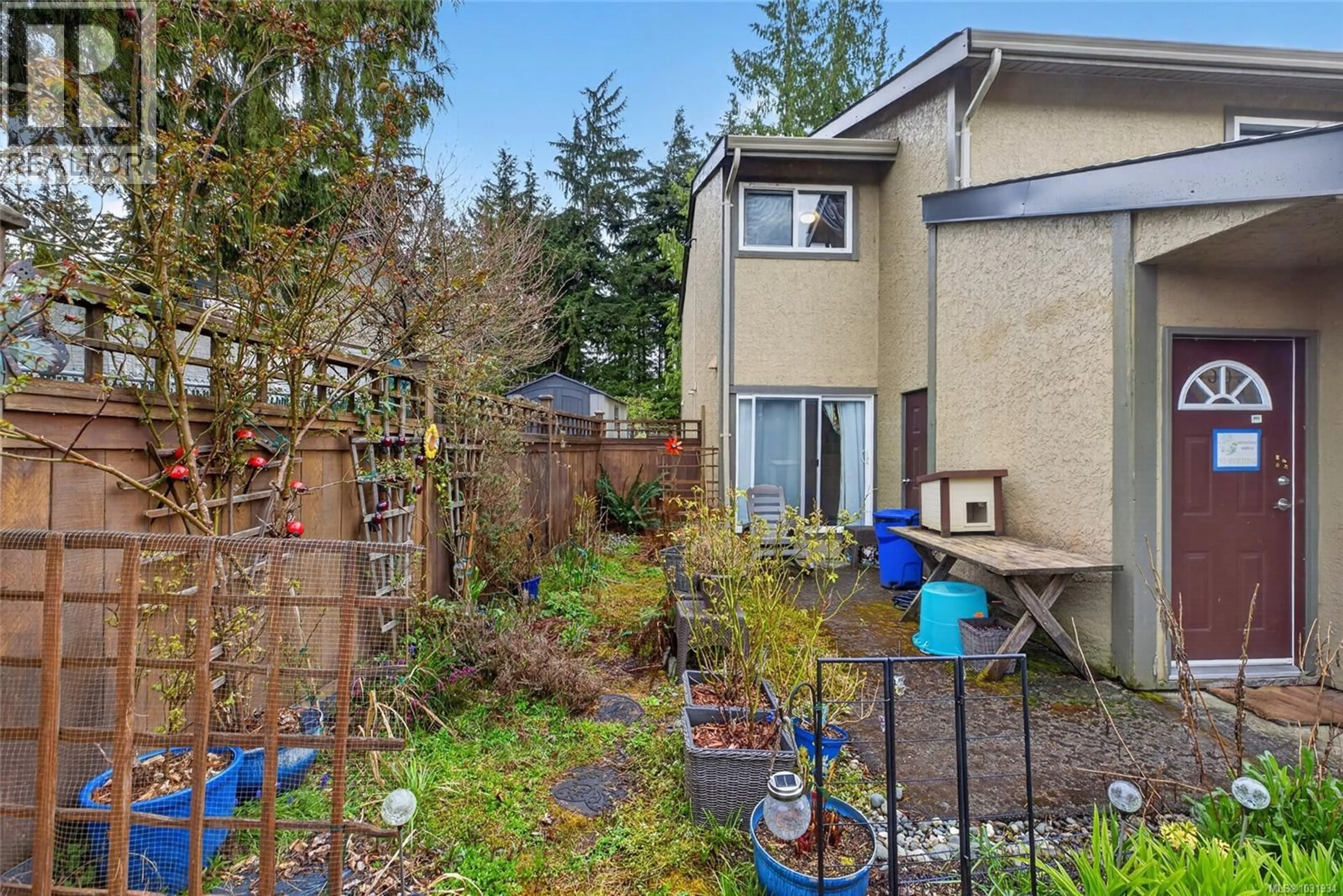 A pic from outside/outdoor area/front of a property/back of a property/a pic from drone, unknown for 9 - 9130 GRANVILLE STREET, Port Hardy British Columbia V0N2P0