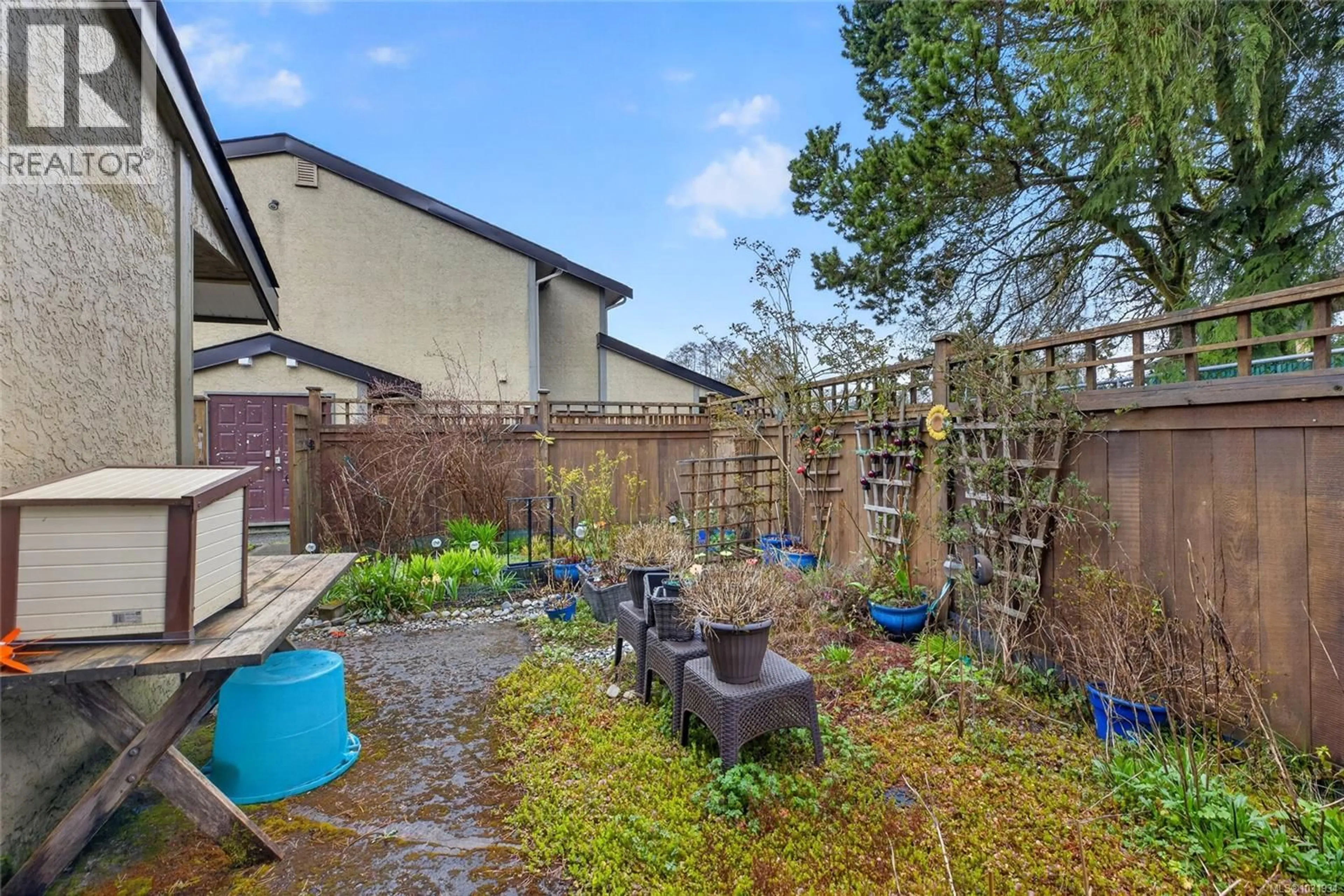 A pic from outside/outdoor area/front of a property/back of a property/a pic from drone, street for 9 - 9130 GRANVILLE STREET, Port Hardy British Columbia V0N2P0