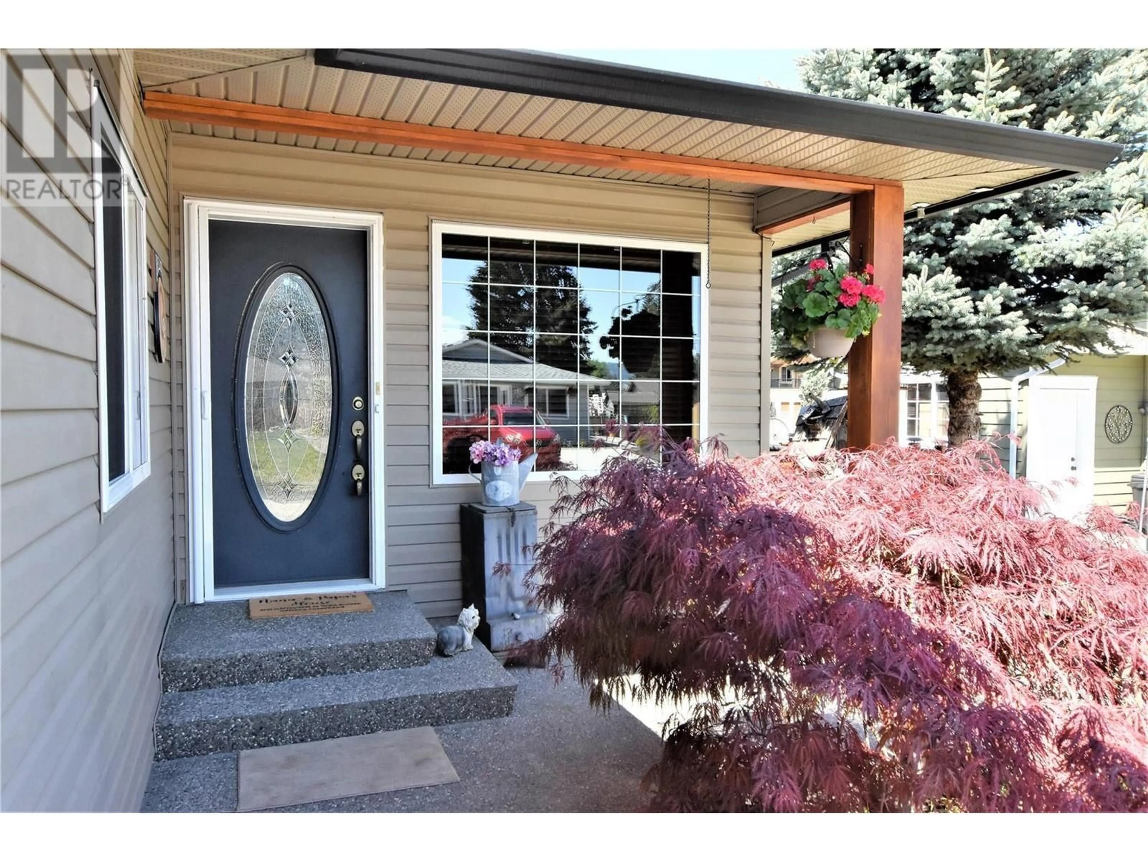 Indoor entryway for 519 Loon Avenue, Vernon British Columbia V1H2A1