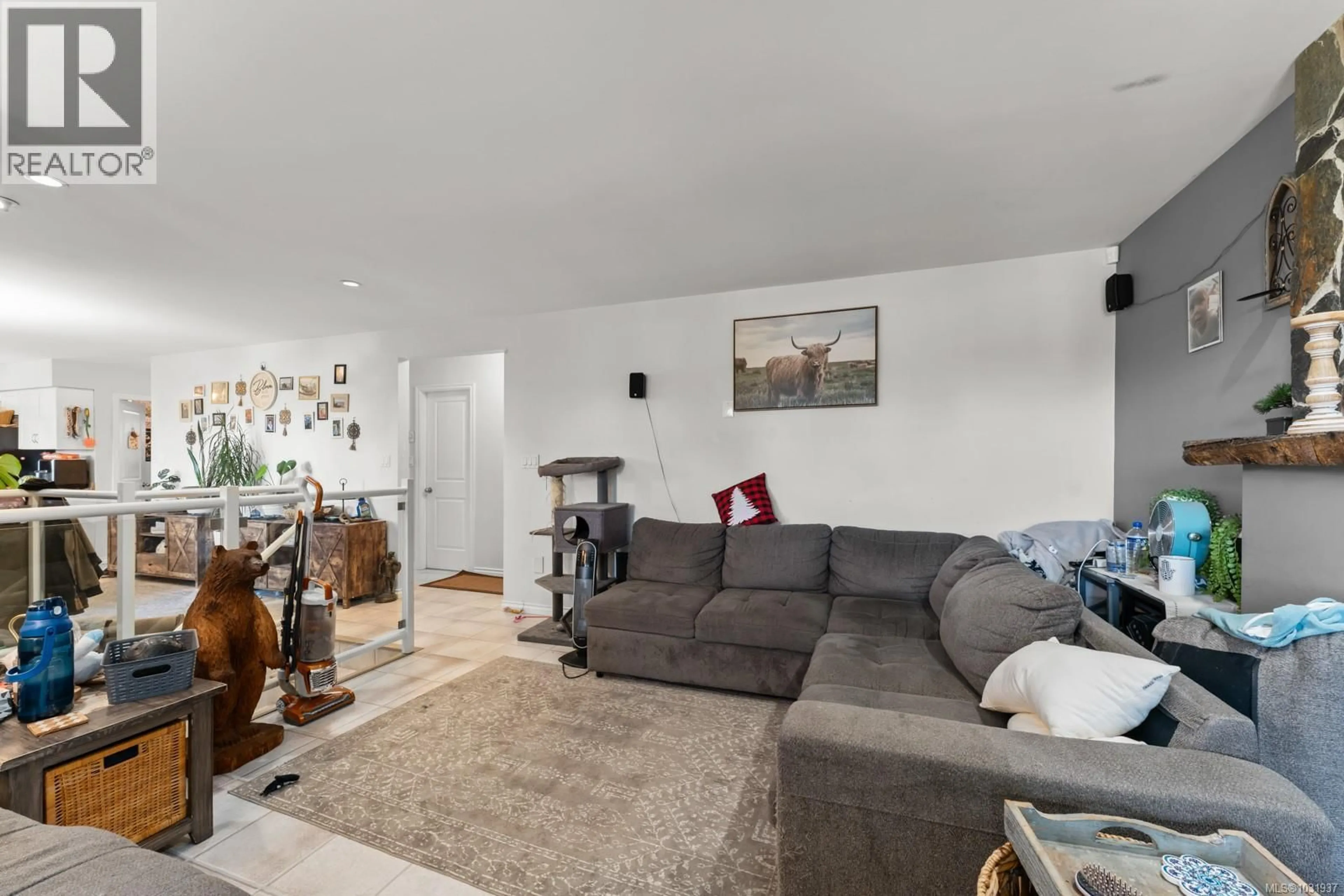 Living room with furniture, unknown for 405 TAMARACK ROAD, Colwood British Columbia V9B2R4