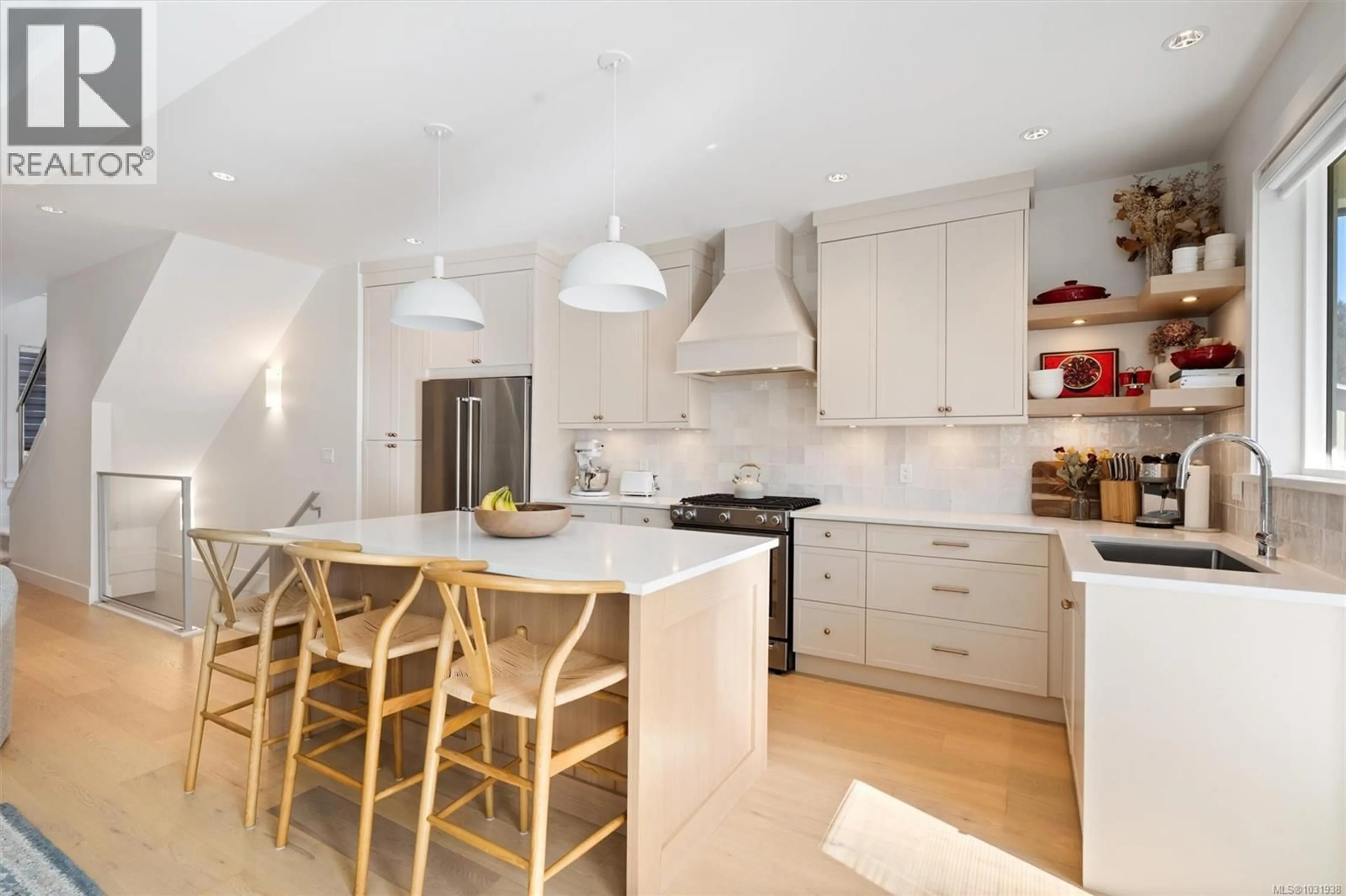 Contemporary kitchen, unknown for 973 ISABELL AVENUE, Langford British Columbia V9C2N2