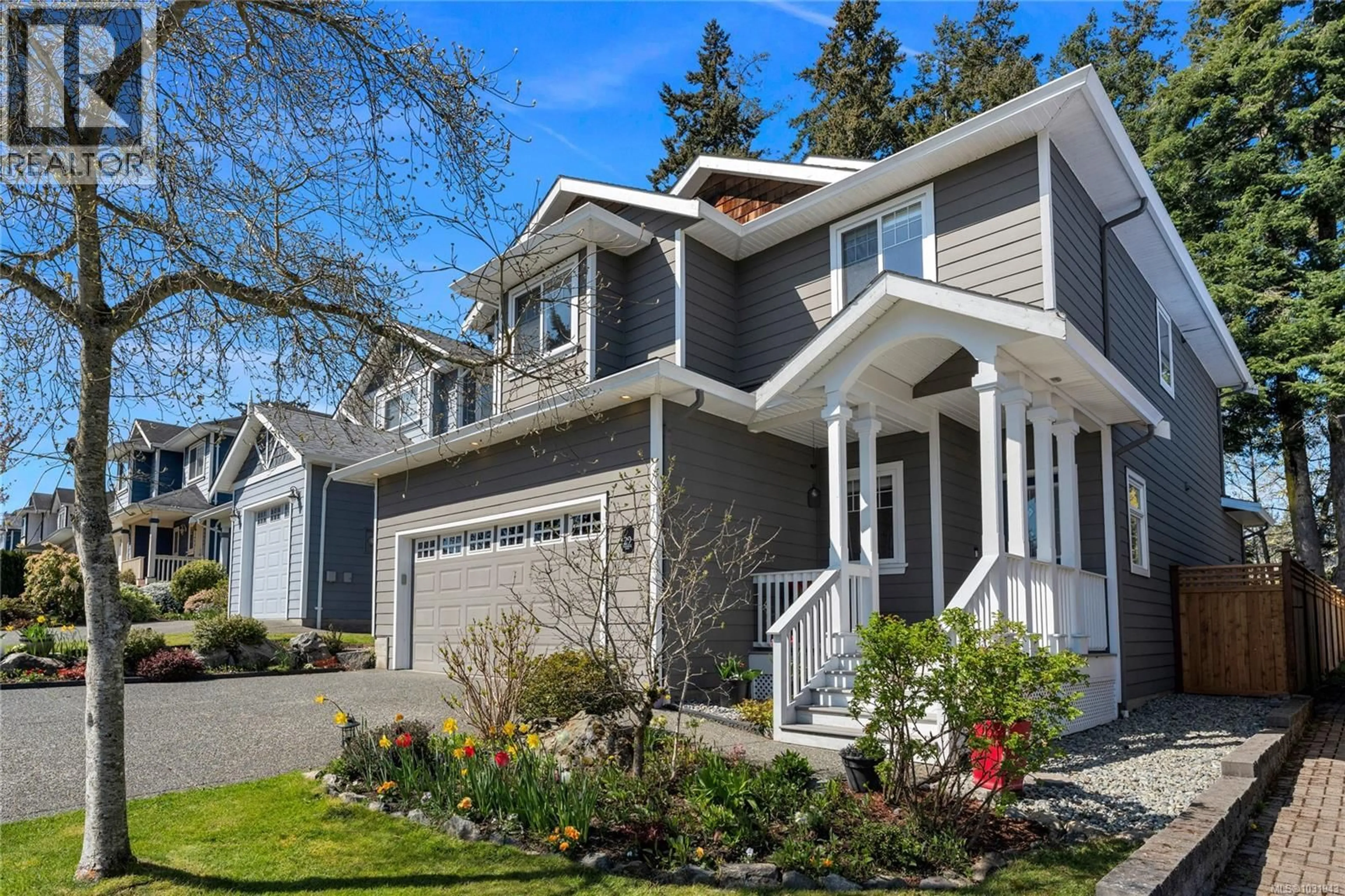 Home with vinyl exterior material, street for 29 STONERIDGE DRIVE, View Royal British Columbia V9B6M4