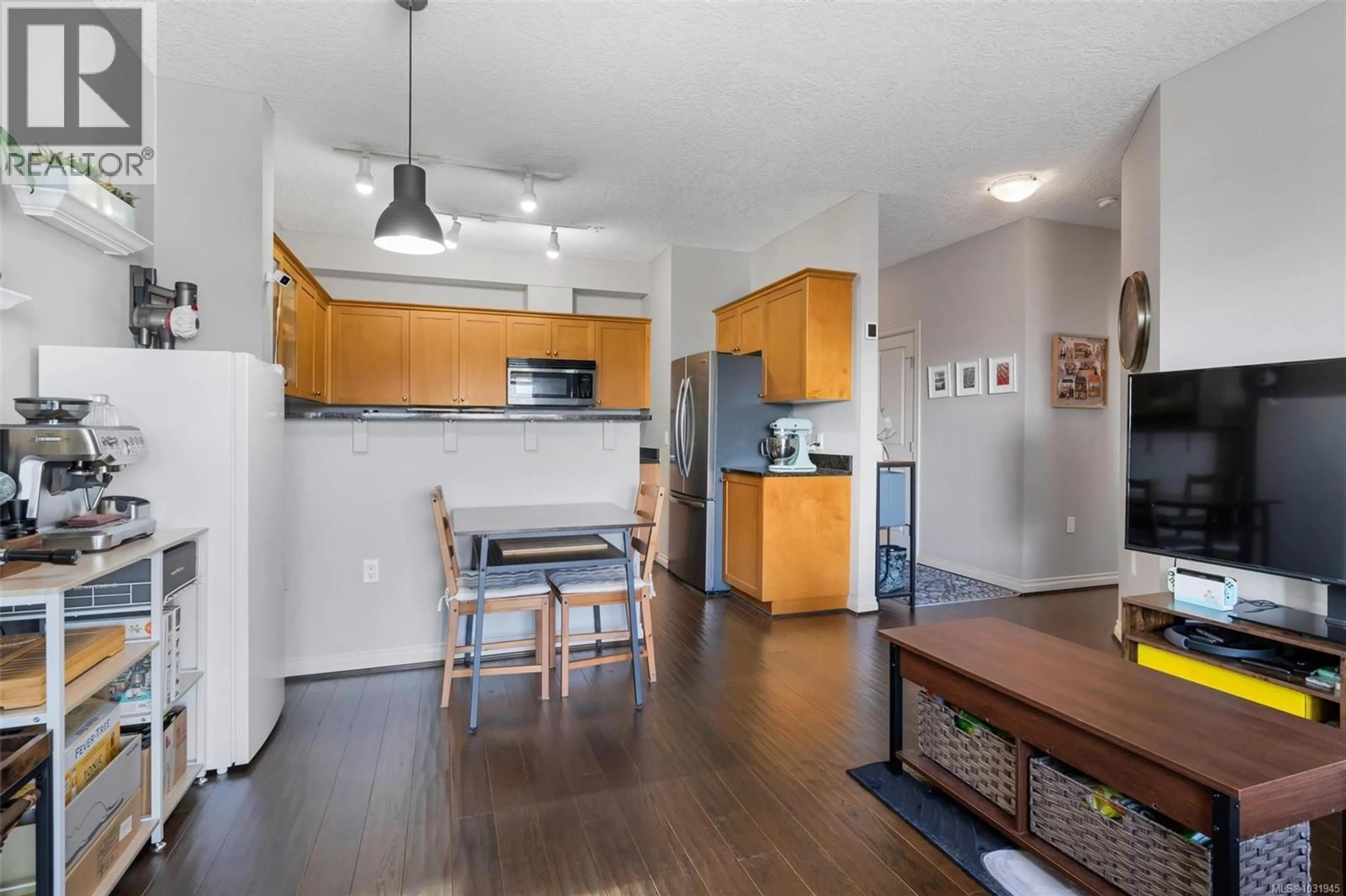 Open concept kitchen, wood/laminate floor for 205 - 820 SHORT STREET, Saanich British Columbia V8X2V6