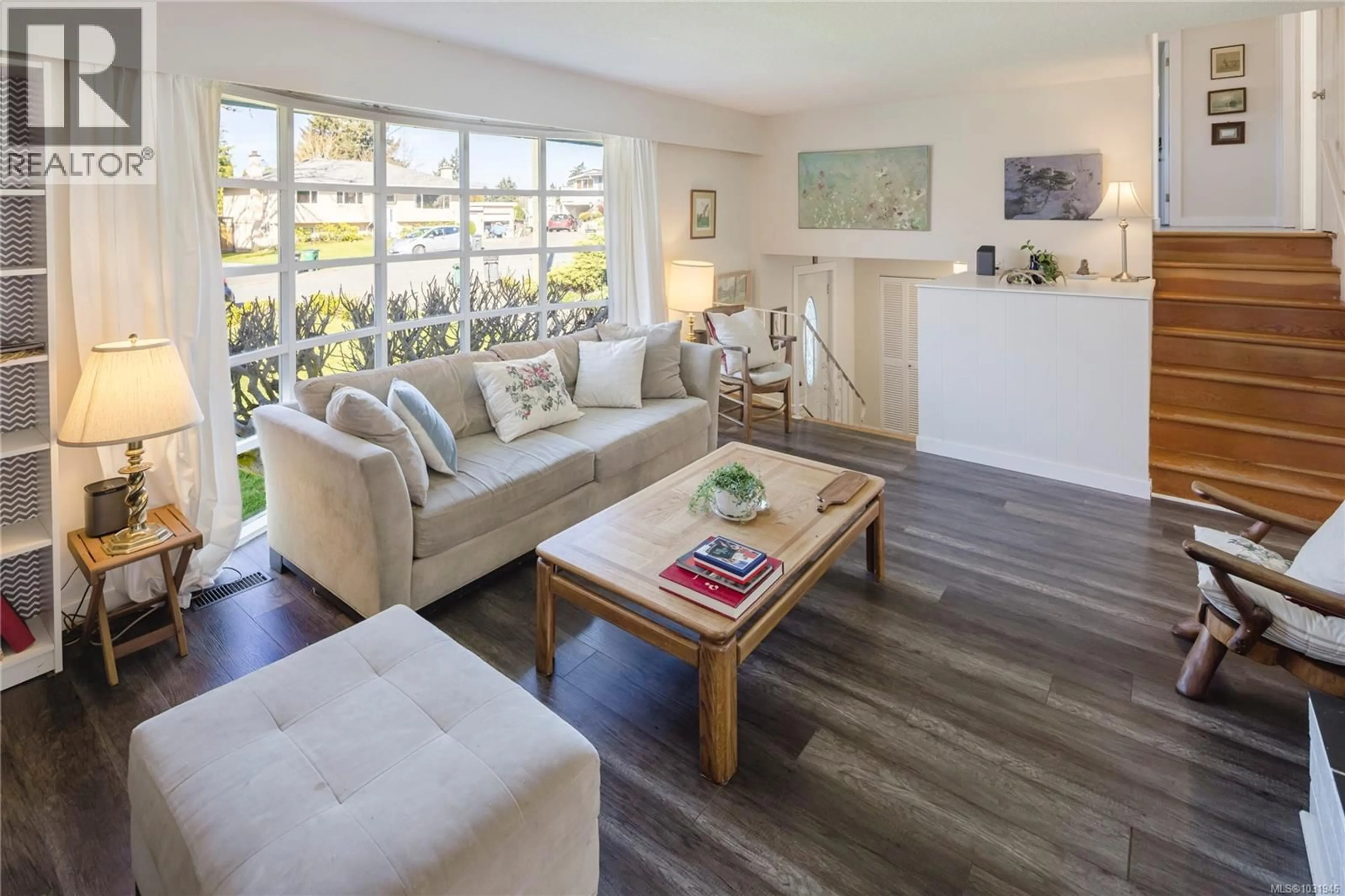 Living room with furniture, wood/laminate floor for 3949 MARGOT PLACE, Saanich British Columbia V8P3M2