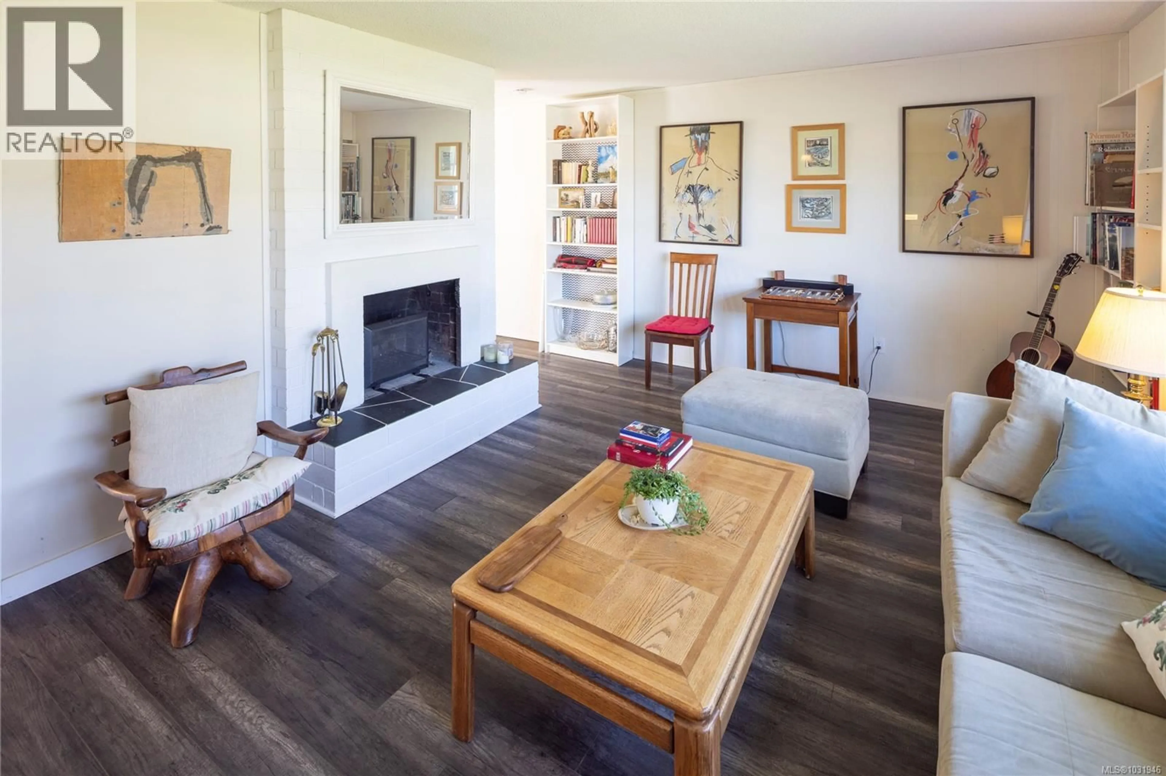 Living room with furniture, wood/laminate floor for 3949 MARGOT PLACE, Saanich British Columbia V8P3M2