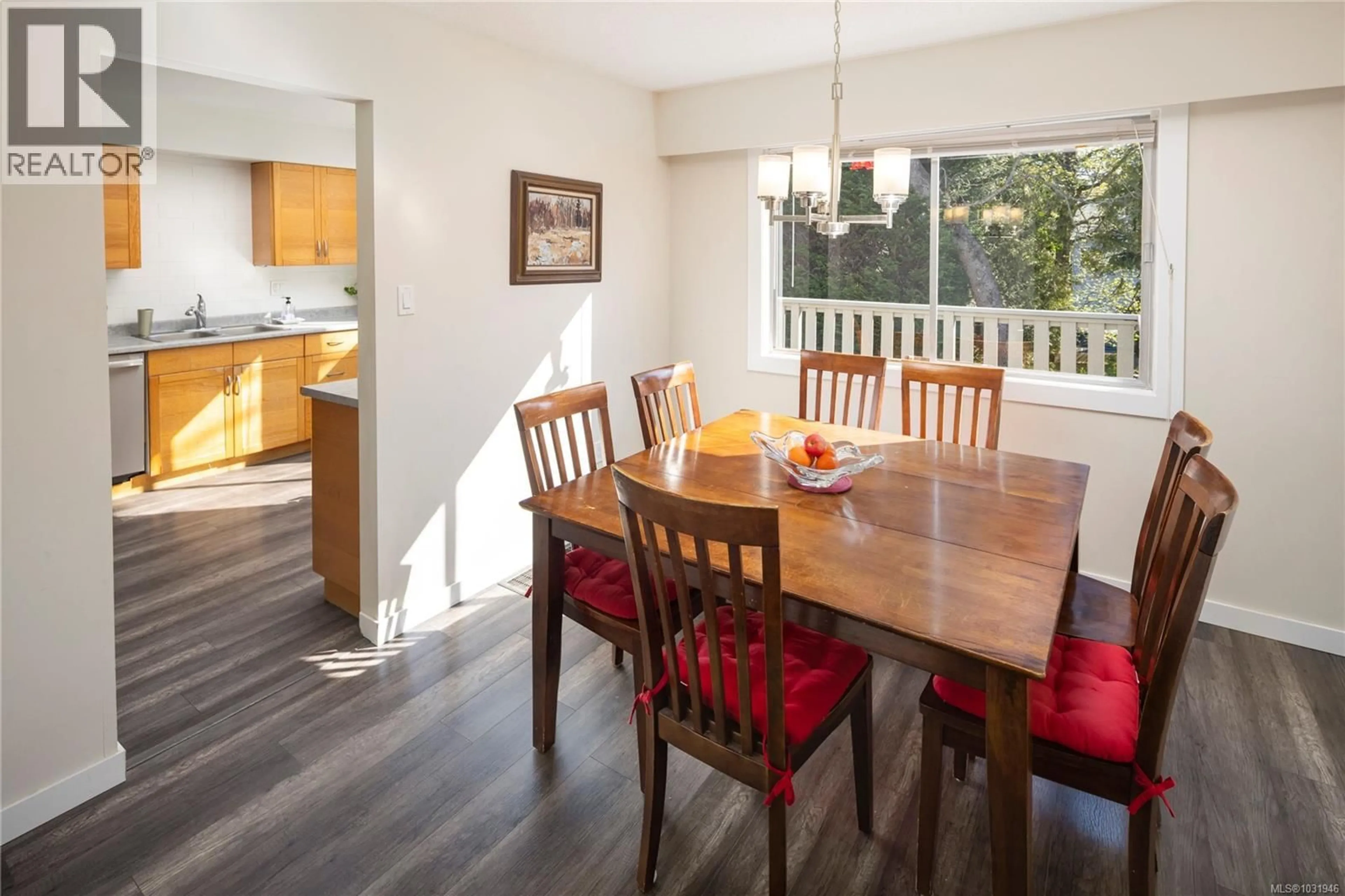 Dining room, wood/laminate floor for 3949 MARGOT PLACE, Saanich British Columbia V8P3M2